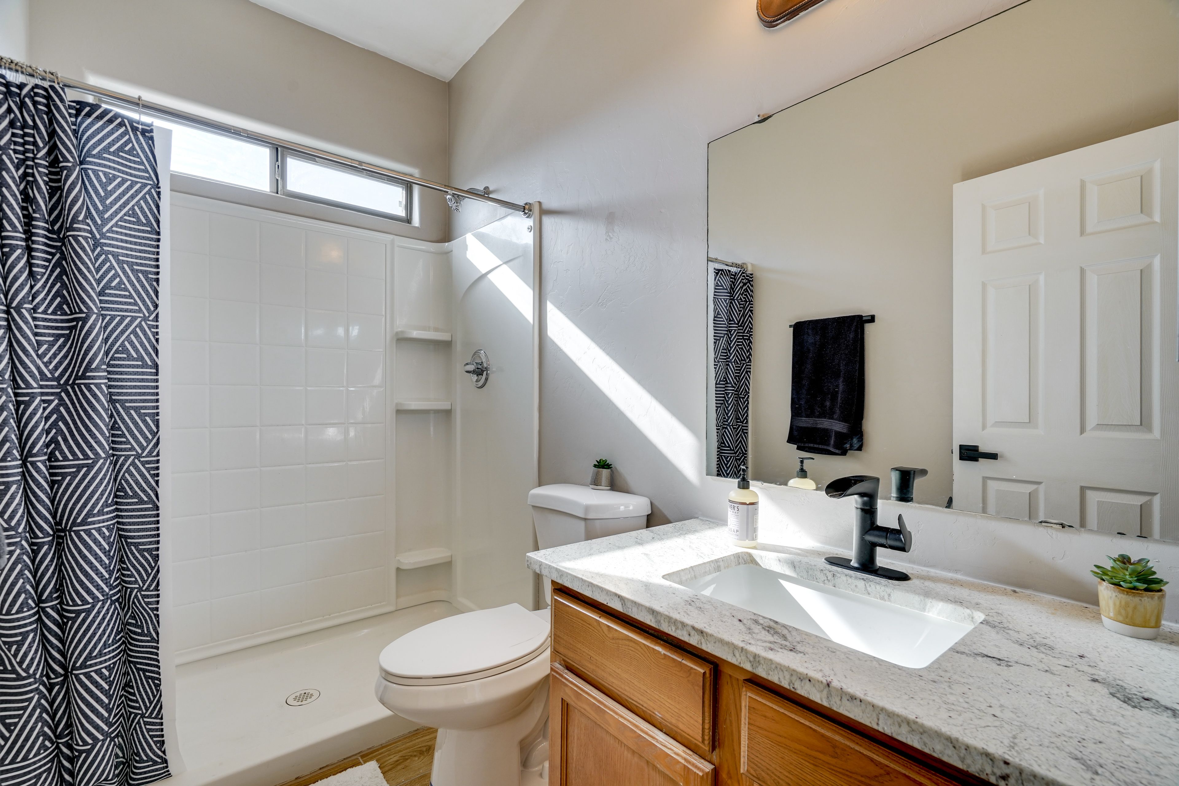 Bathroom | 2nd Floor