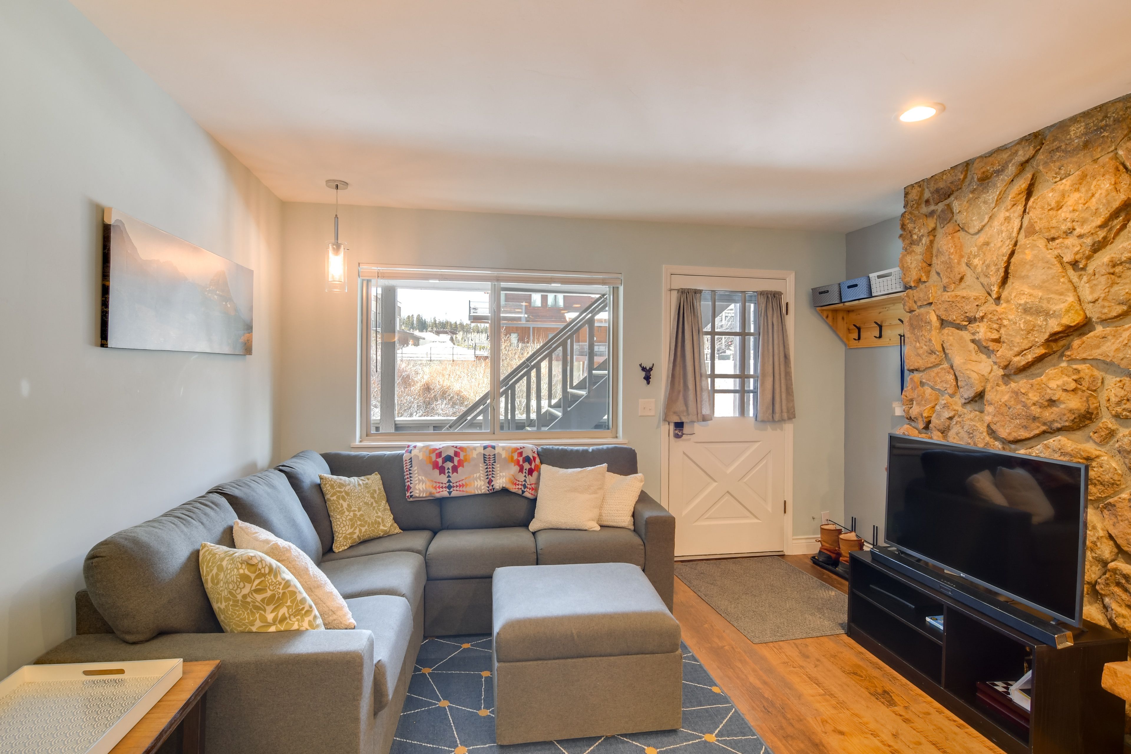 Living Room | Free WiFi | Smart TV