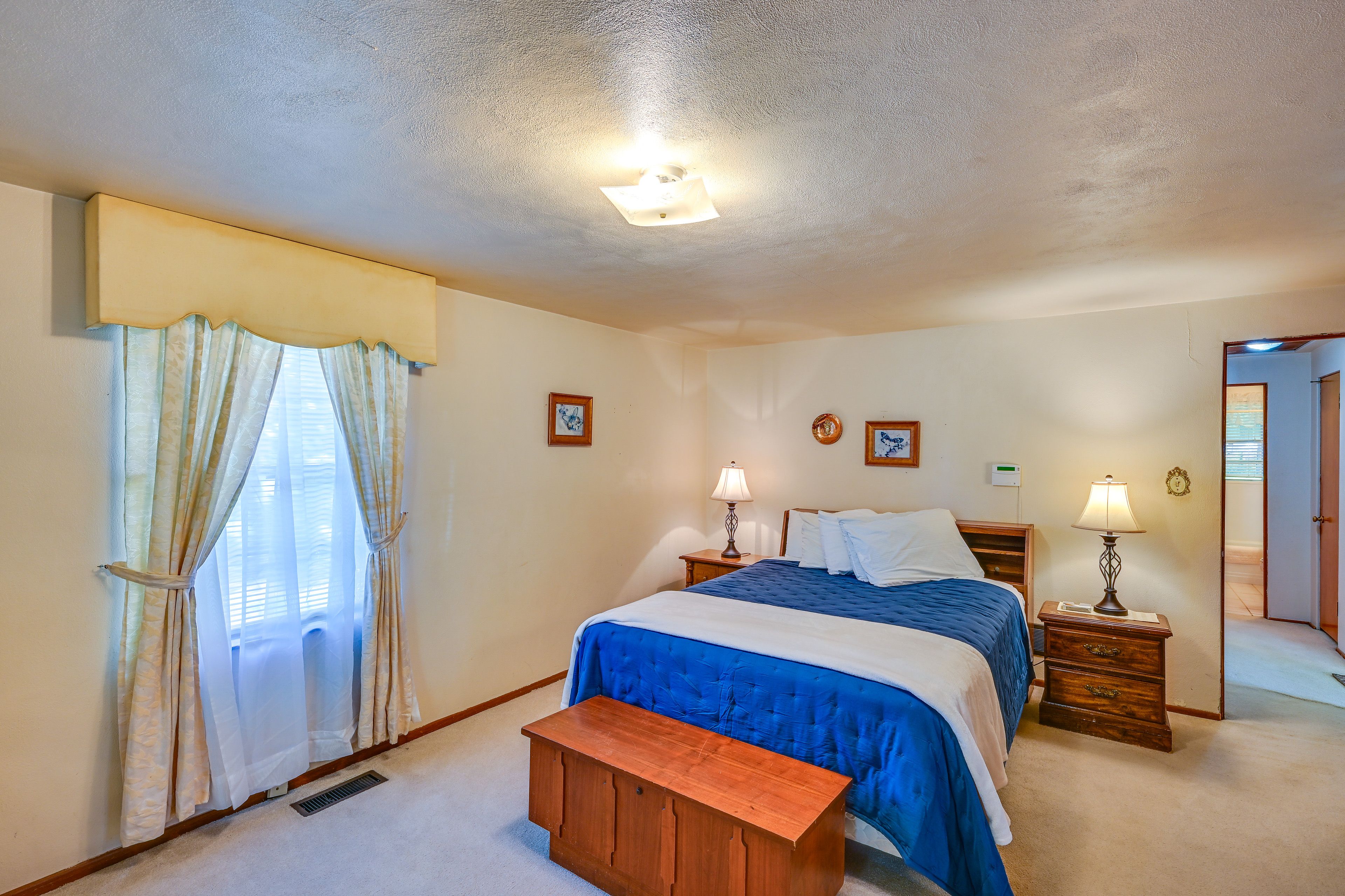 Bedroom 2 | Queen Bed