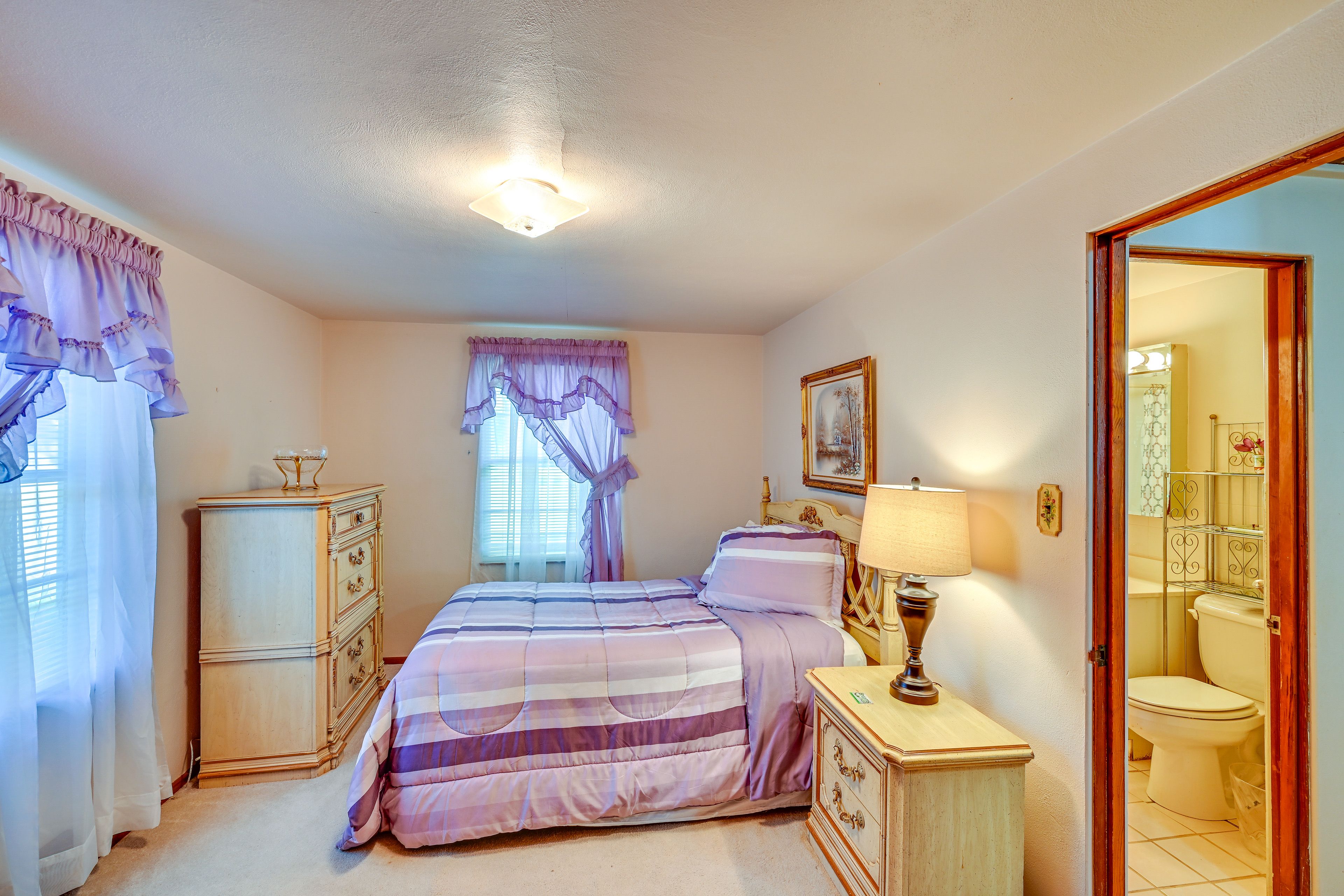 Bedroom 1 | Queen Bed