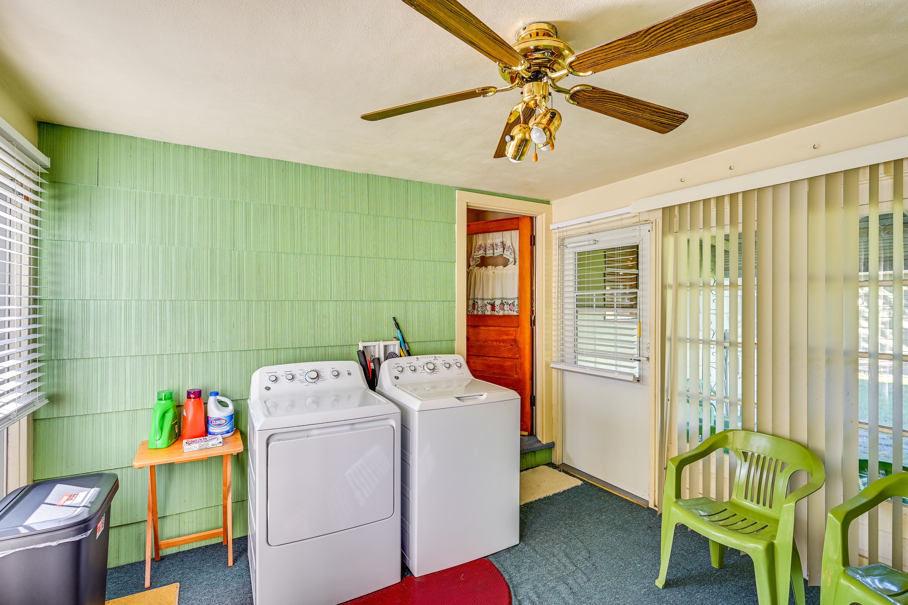Sunroom | Washer & Dryer