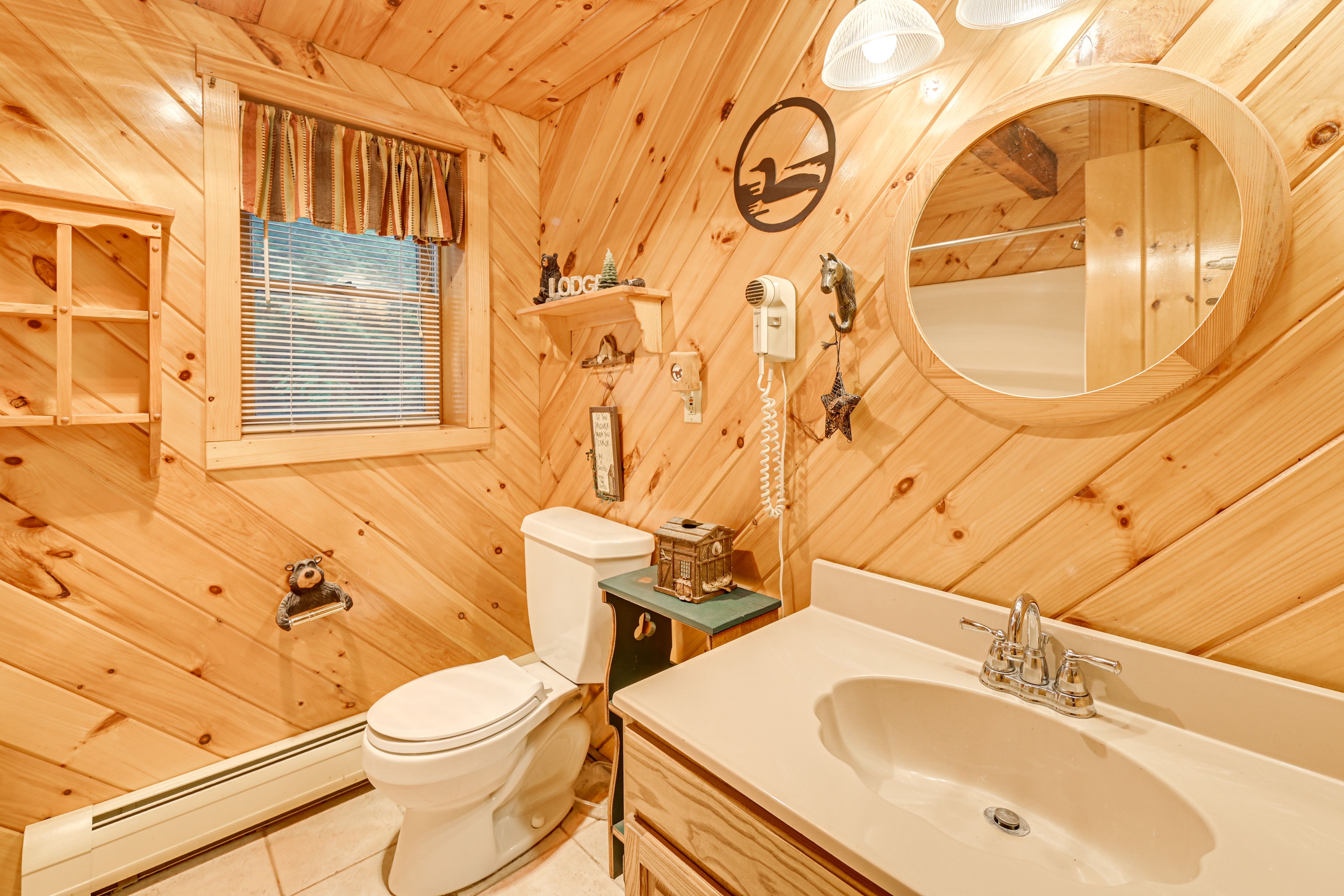 Full Bathroom | Main Level