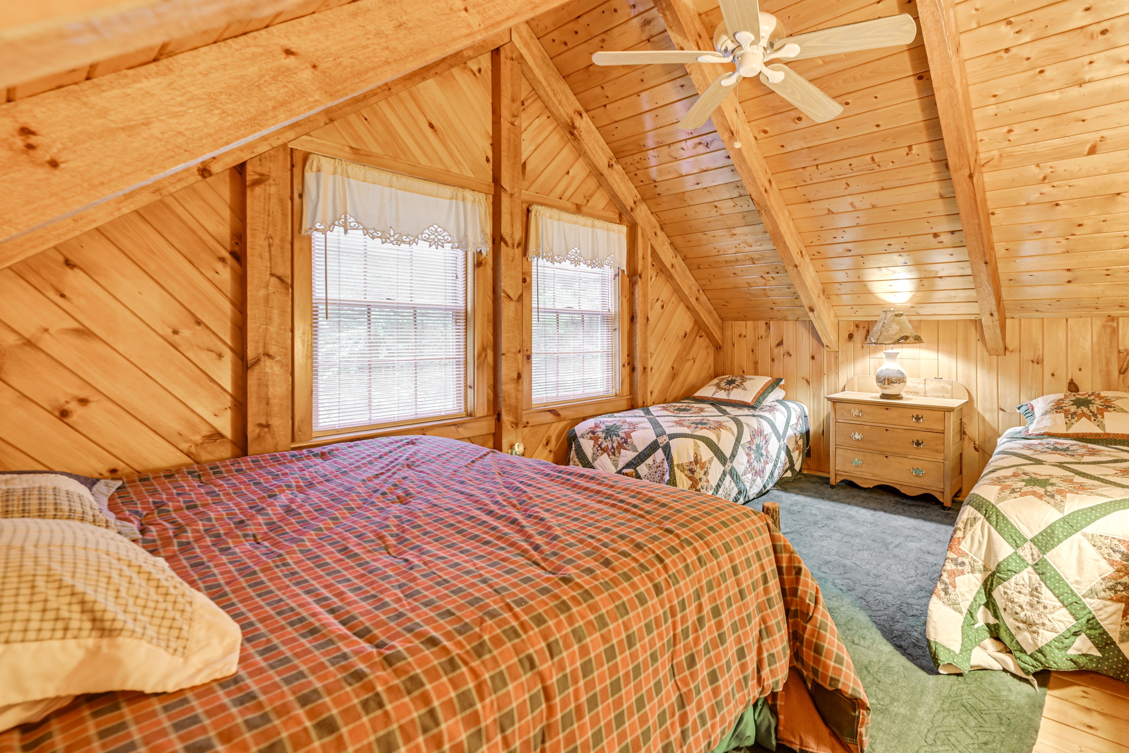 Bedroom 4 (Loft) | Queen Bed | 2 Twin Beds | Upper Level