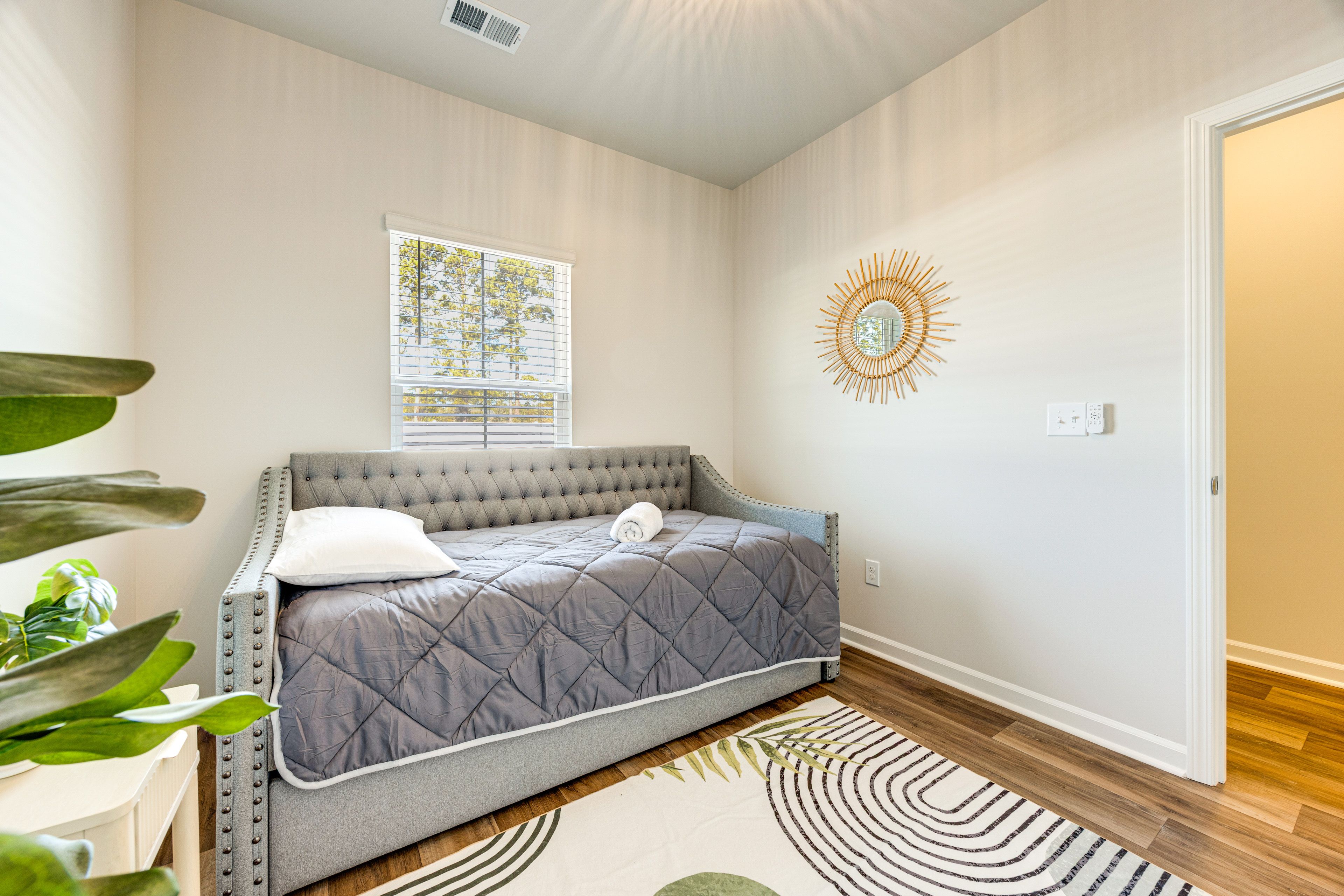 Bedroom 1 | 1st Floor | Twin Daybed w/ Twin Trundle