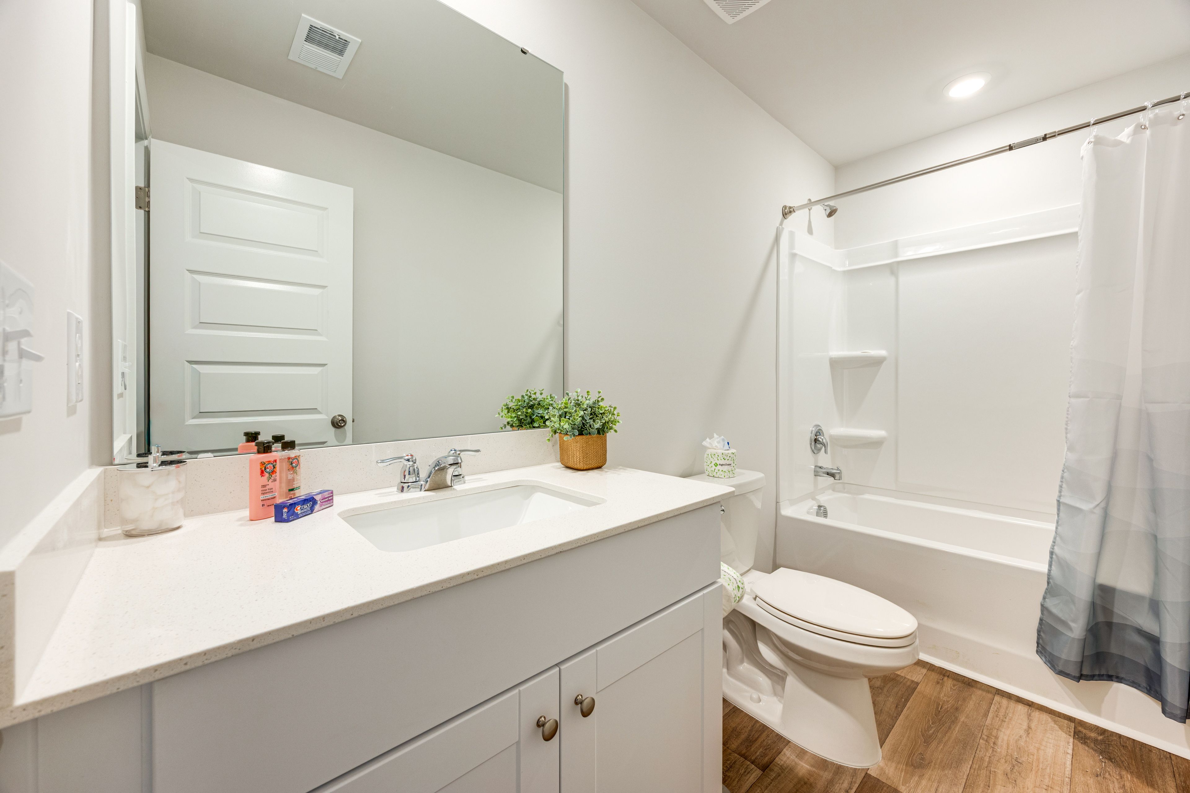 Full Bathroom | 2nd Floor