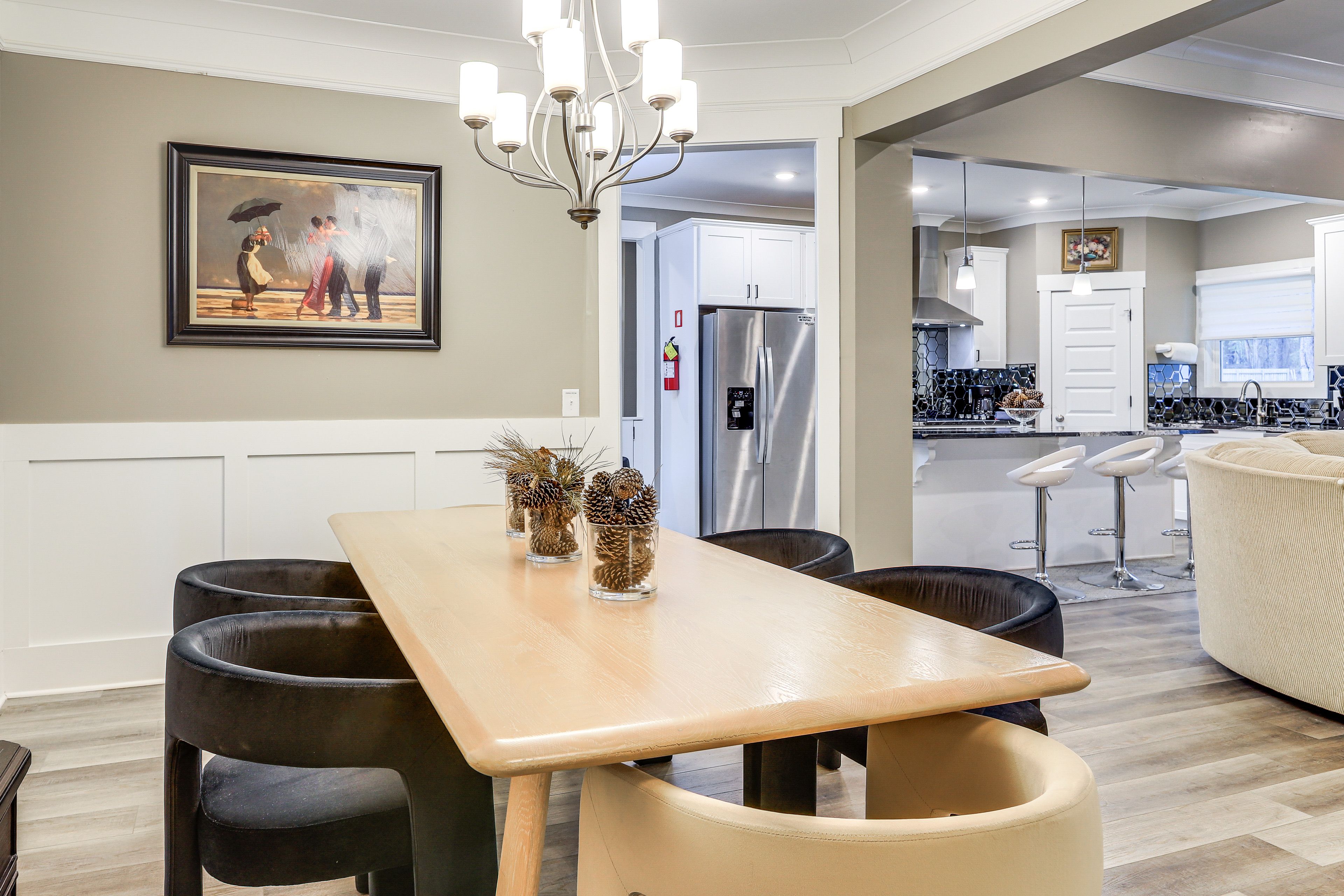 Dining Area | Dishware/Flatware Provided | 1st Floor