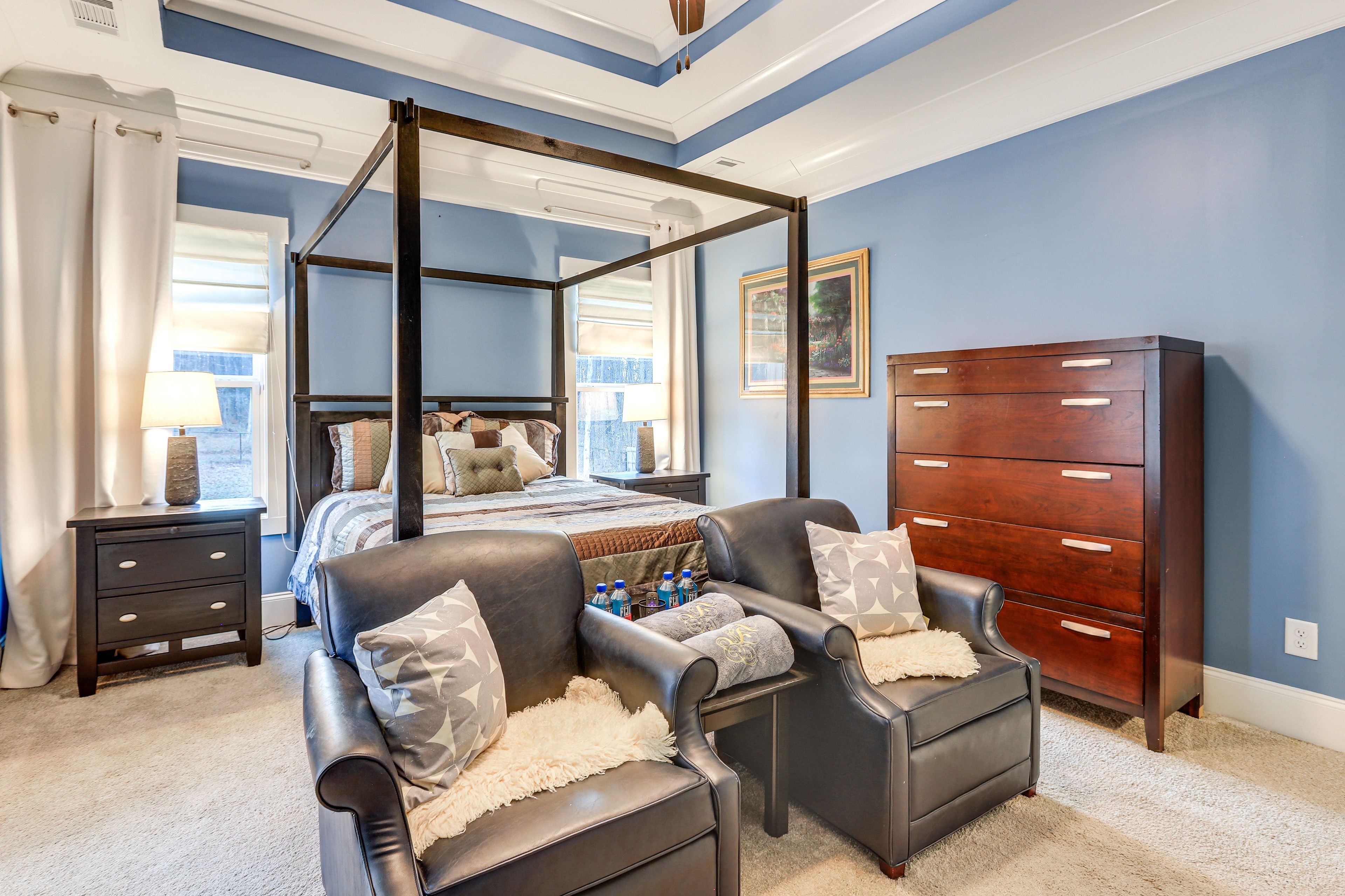 Bedroom 1 | Queen Bed | Smart TV | 1st Floor