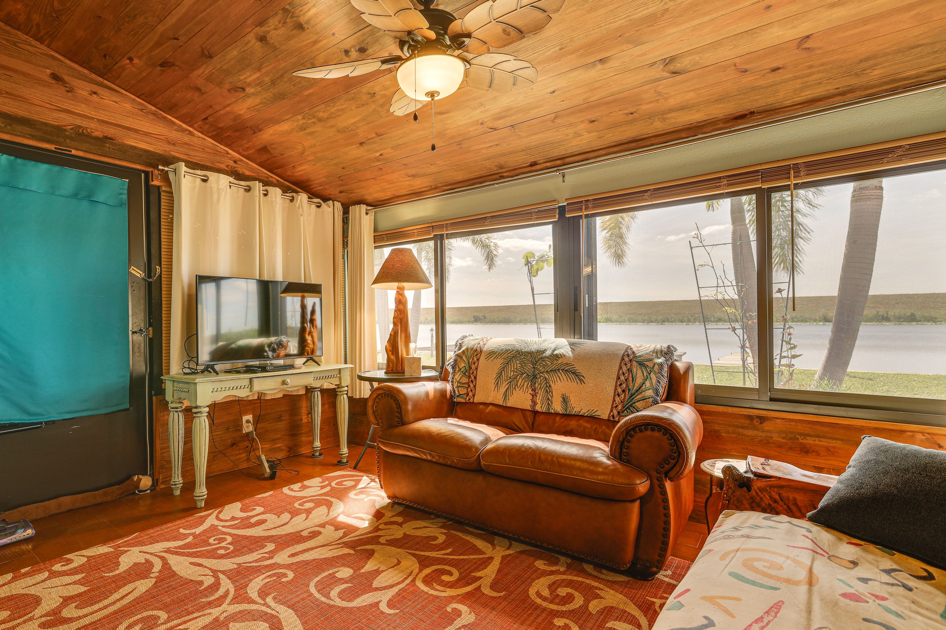 Living Room | Twin Sleeper Sofa | 1st Floor | Free WiFi