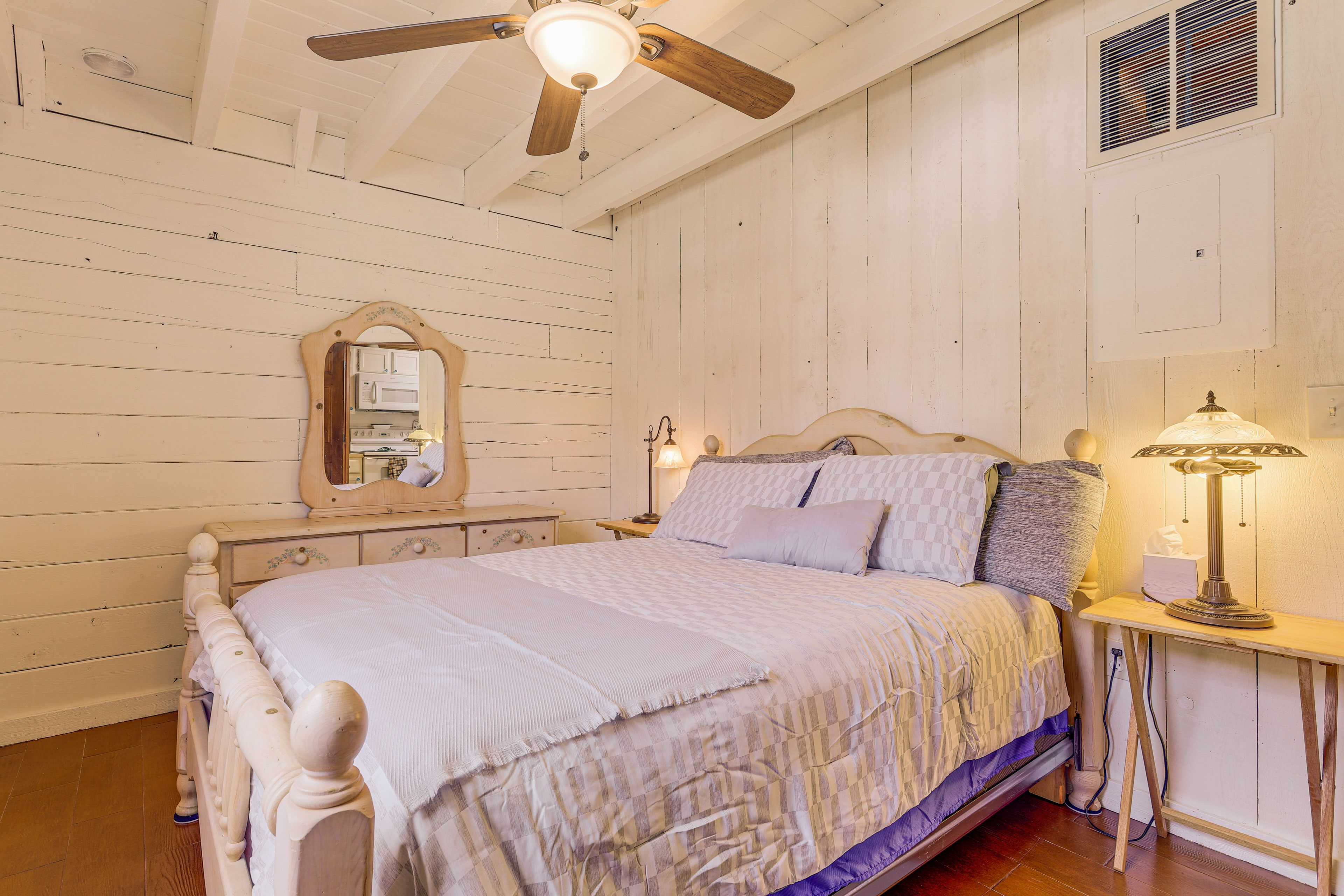 Bedroom 1 | Queen Bed | 1st Floor | Linens Provided