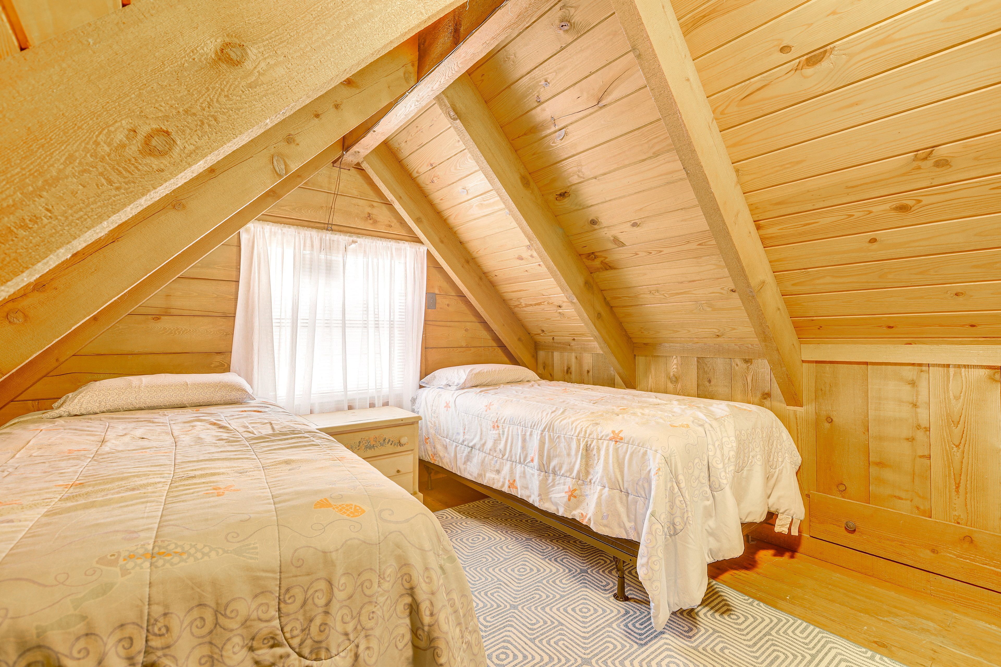 Bedroom 2 (Loft) | 2 Twin Beds | 2nd Floor