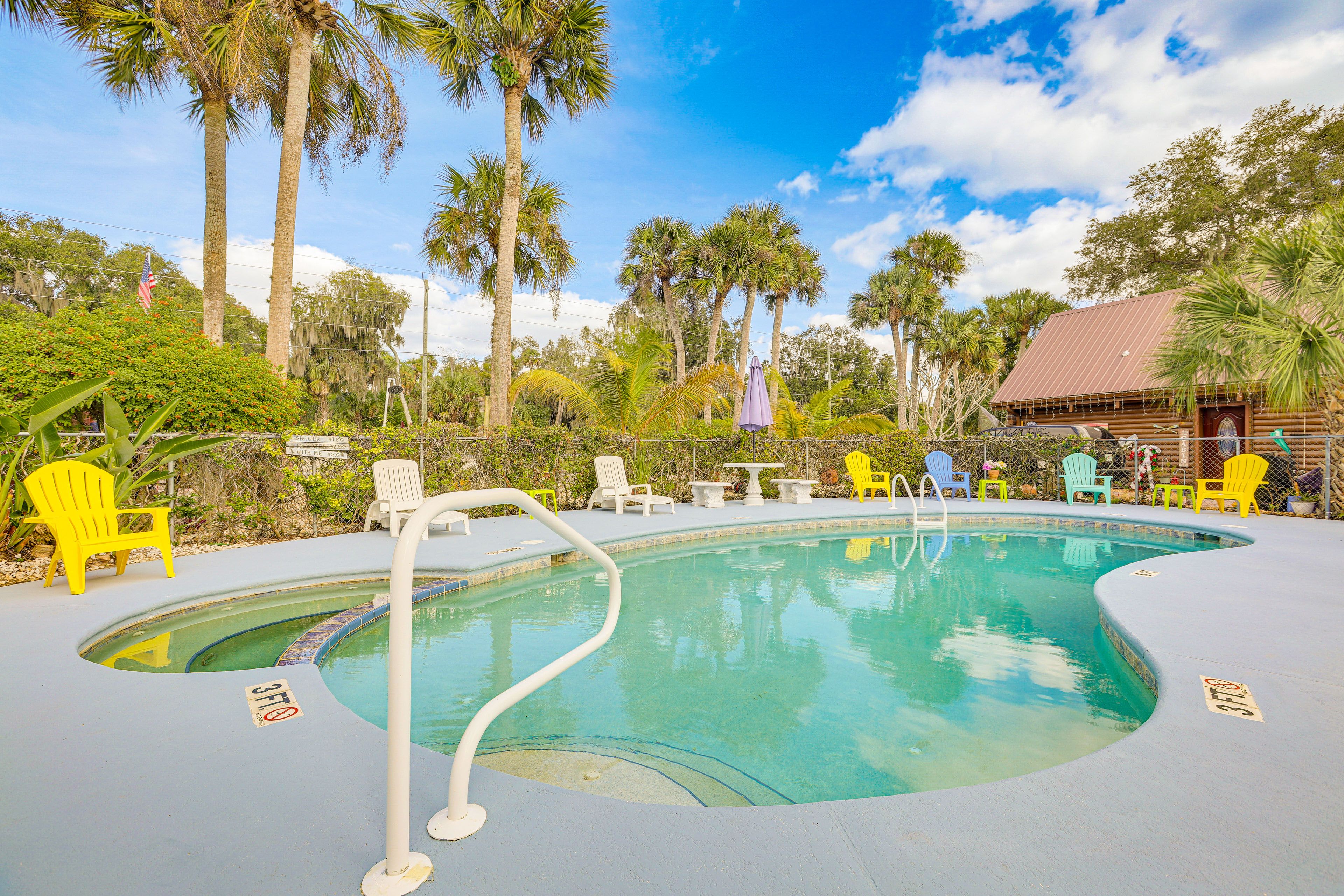 Community Pool & Hot Tub