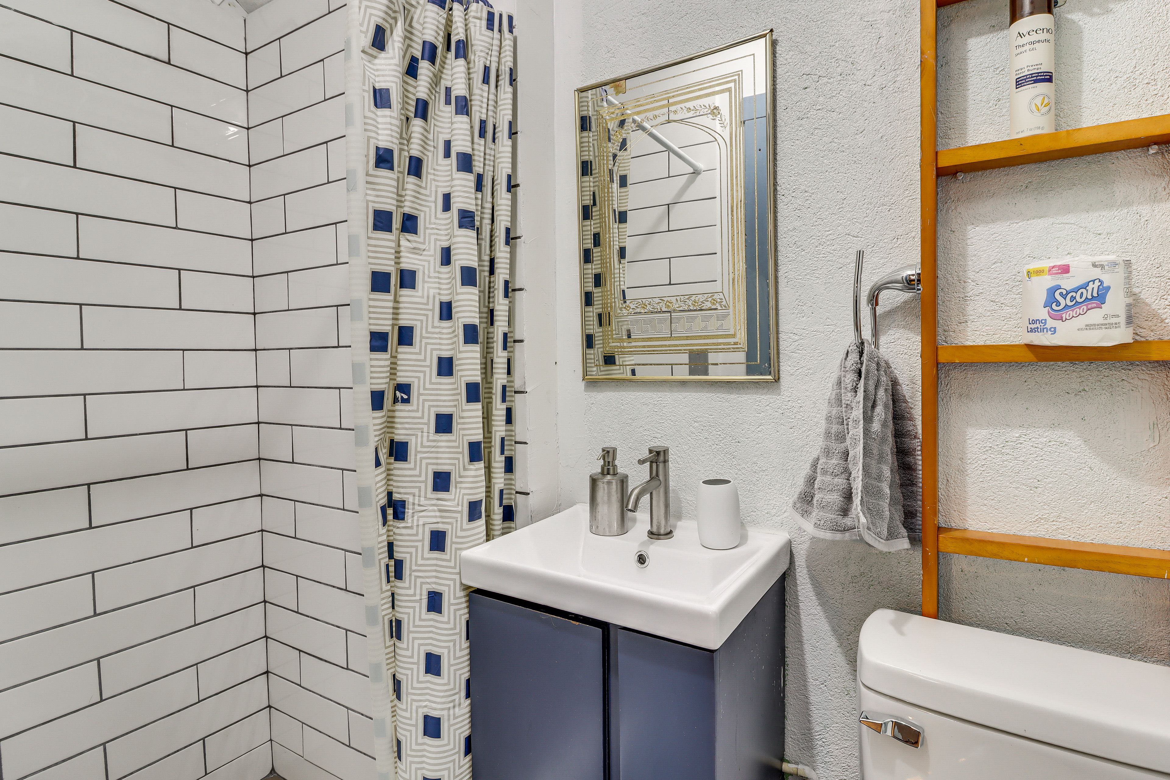 En-Suite Bathroom | Towels & Linens Provided