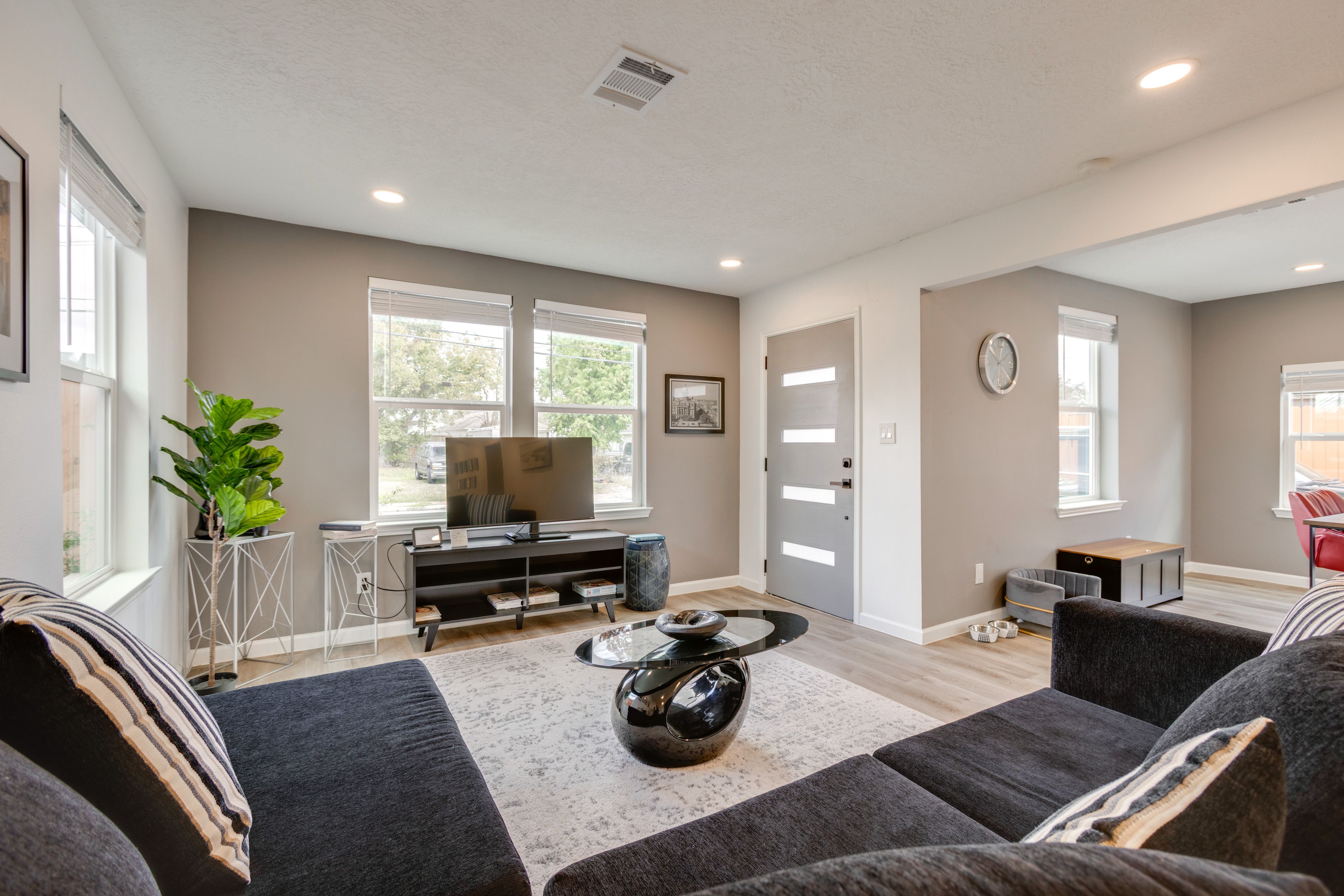 Living Room | Smart TV | Central A/C & Heating