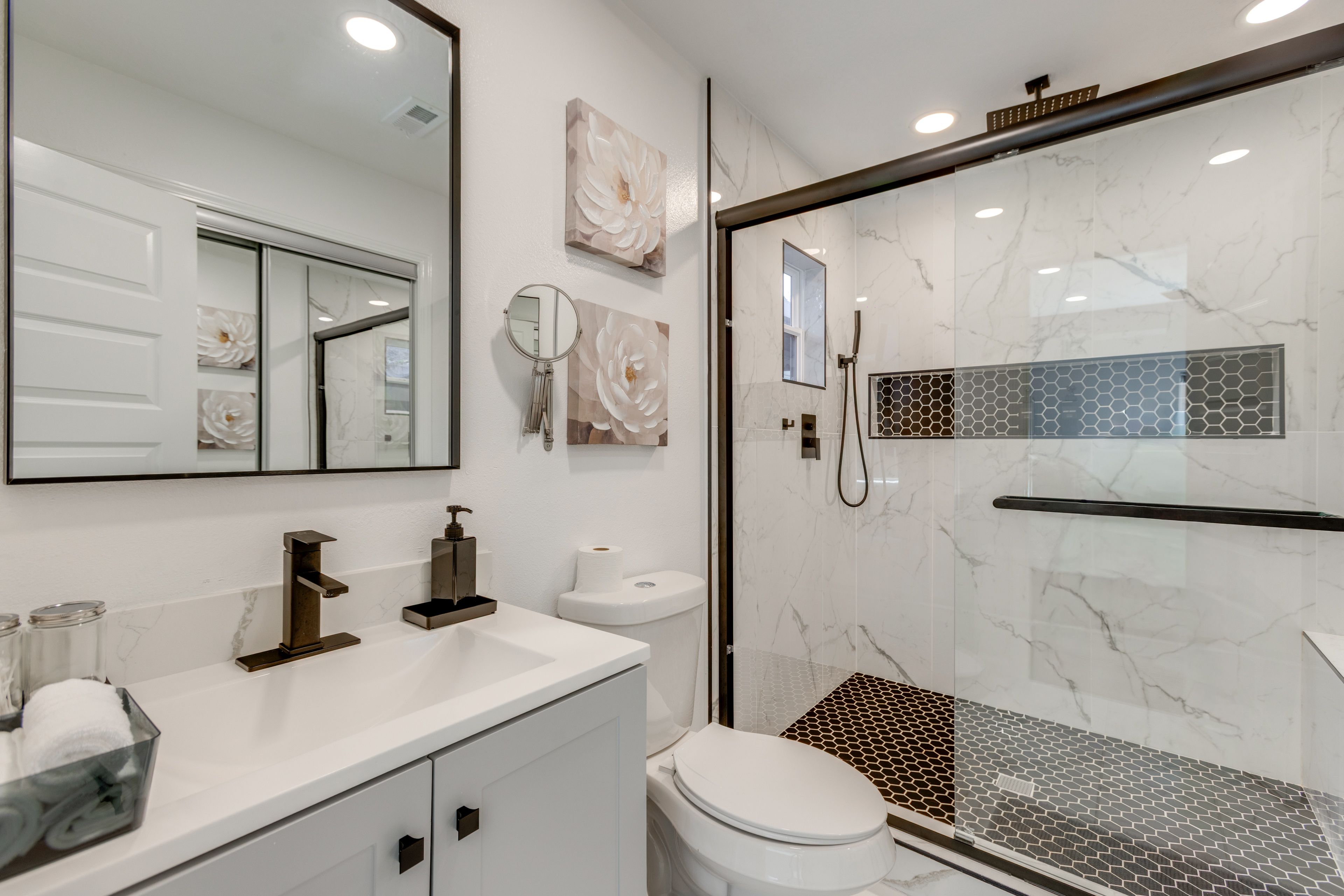 En-Suite Bathroom | Towels Provided