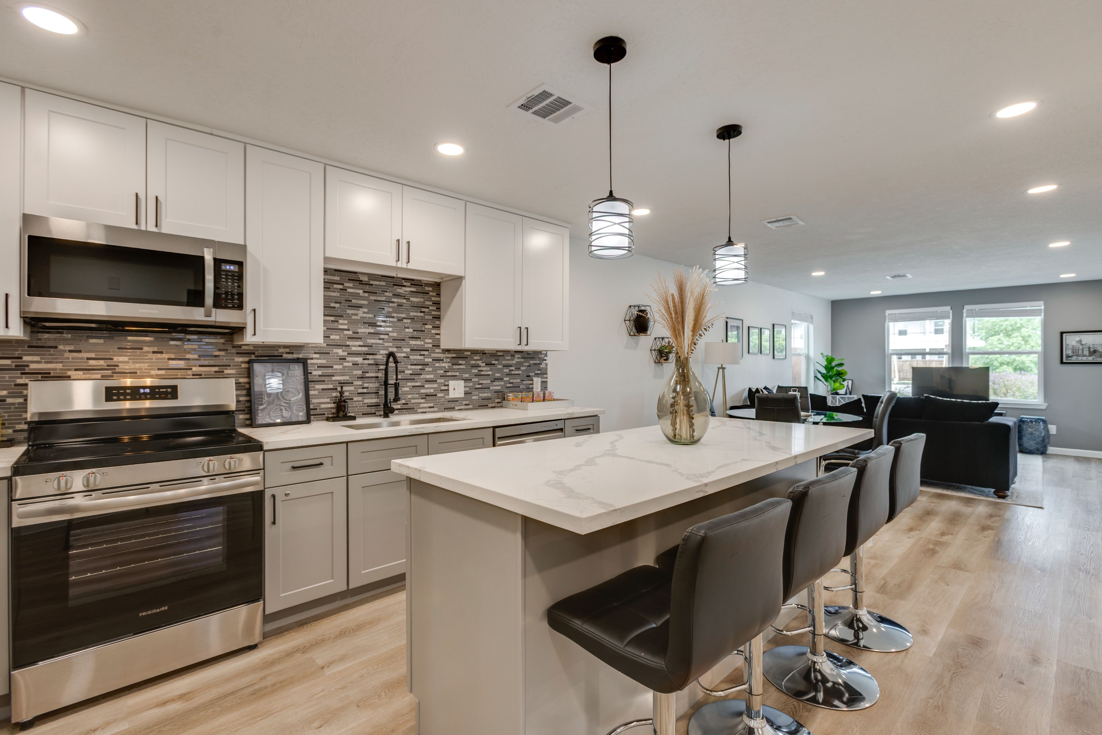 Kitchen | Breakfast Bar