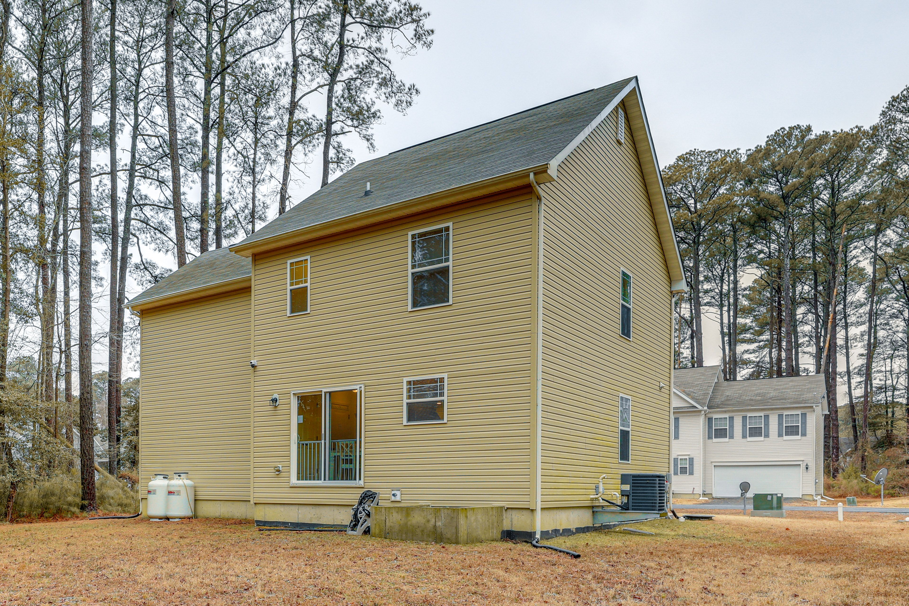 Exterior | Driveway Parking (4 Vehicles) | RV Parking