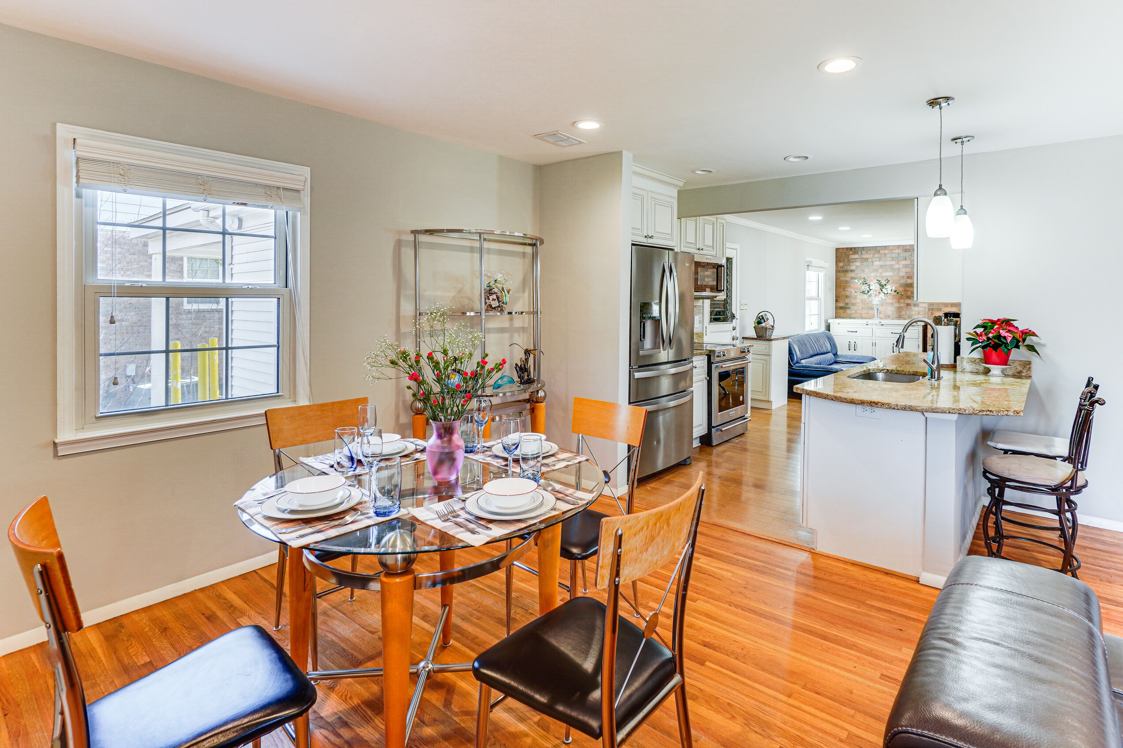 Dining Area | Dishware/Flatware
