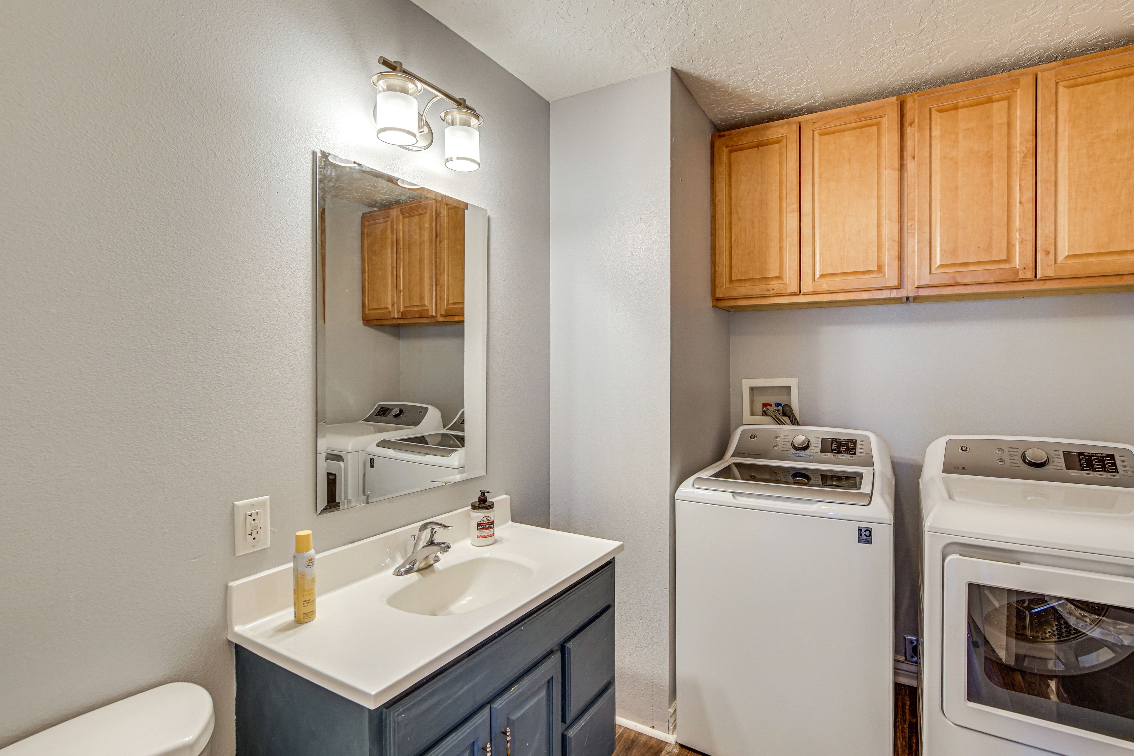 Half Bathroom | 1st Floor