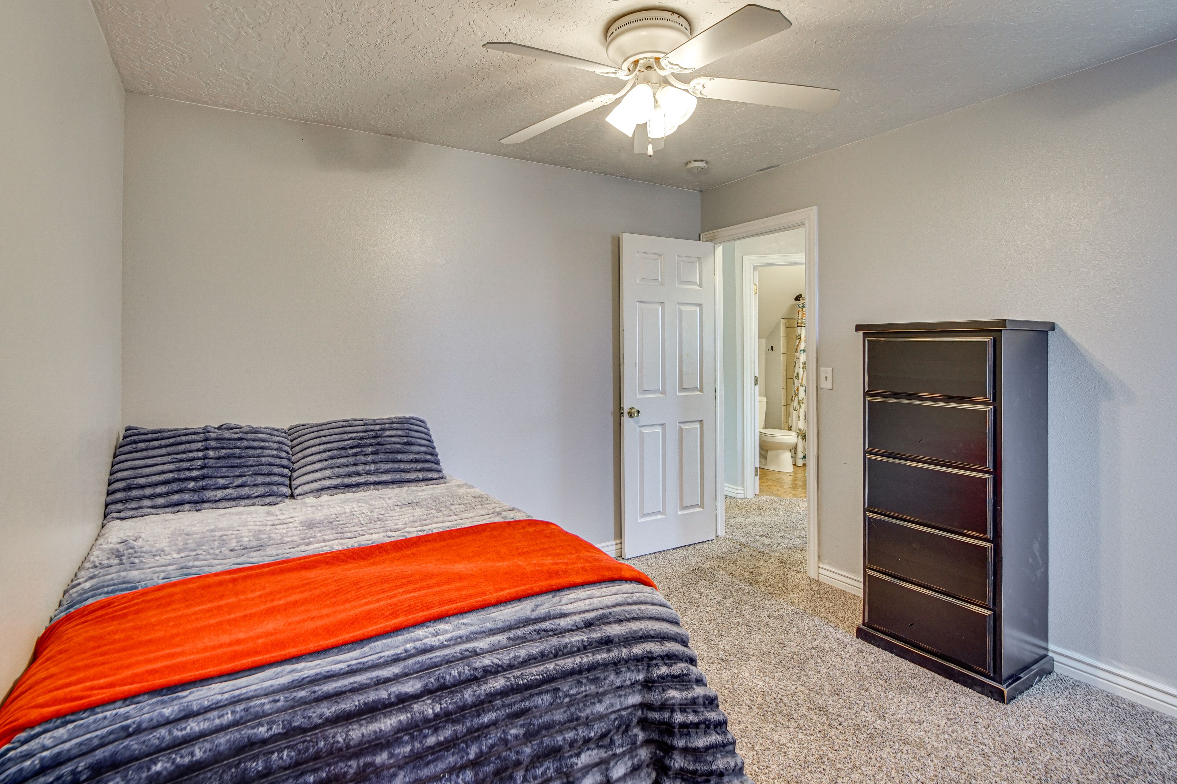 Bedroom 2 | 2nd Floor | Queen Bed