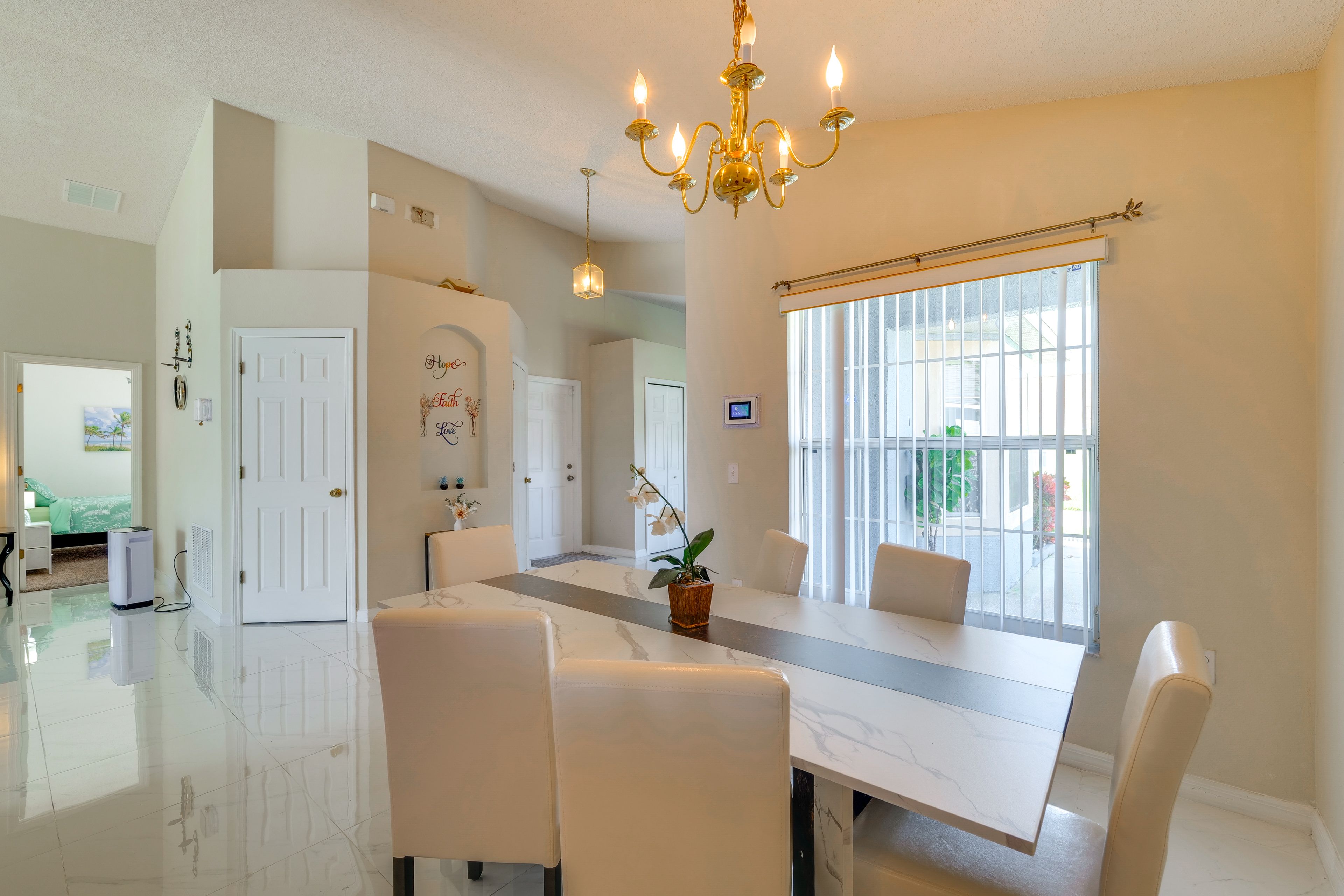 Dining Area | Dining Table