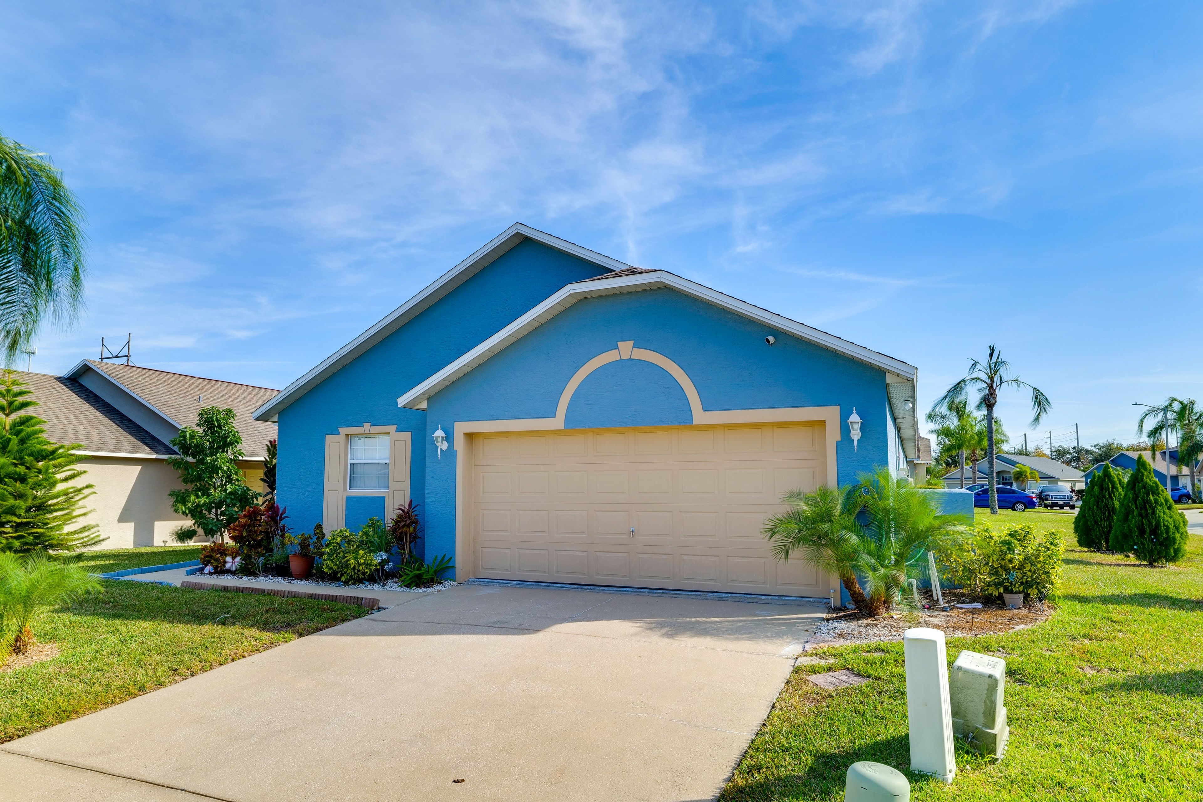 Parking | Driveway (2 Vehicles) | Street Parking (2 Vehicles, During the Day)