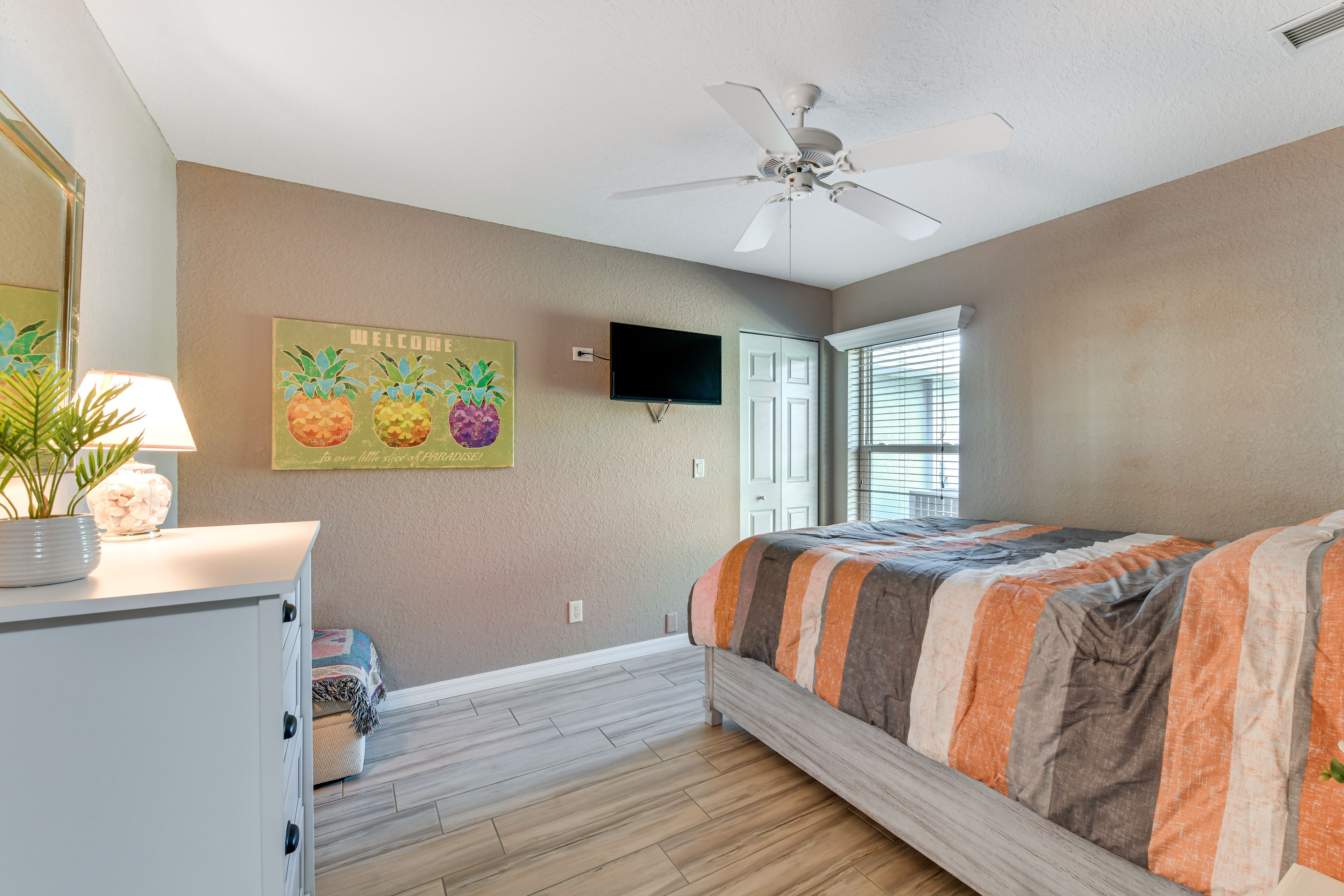 Bedroom 2 | Queen Bed