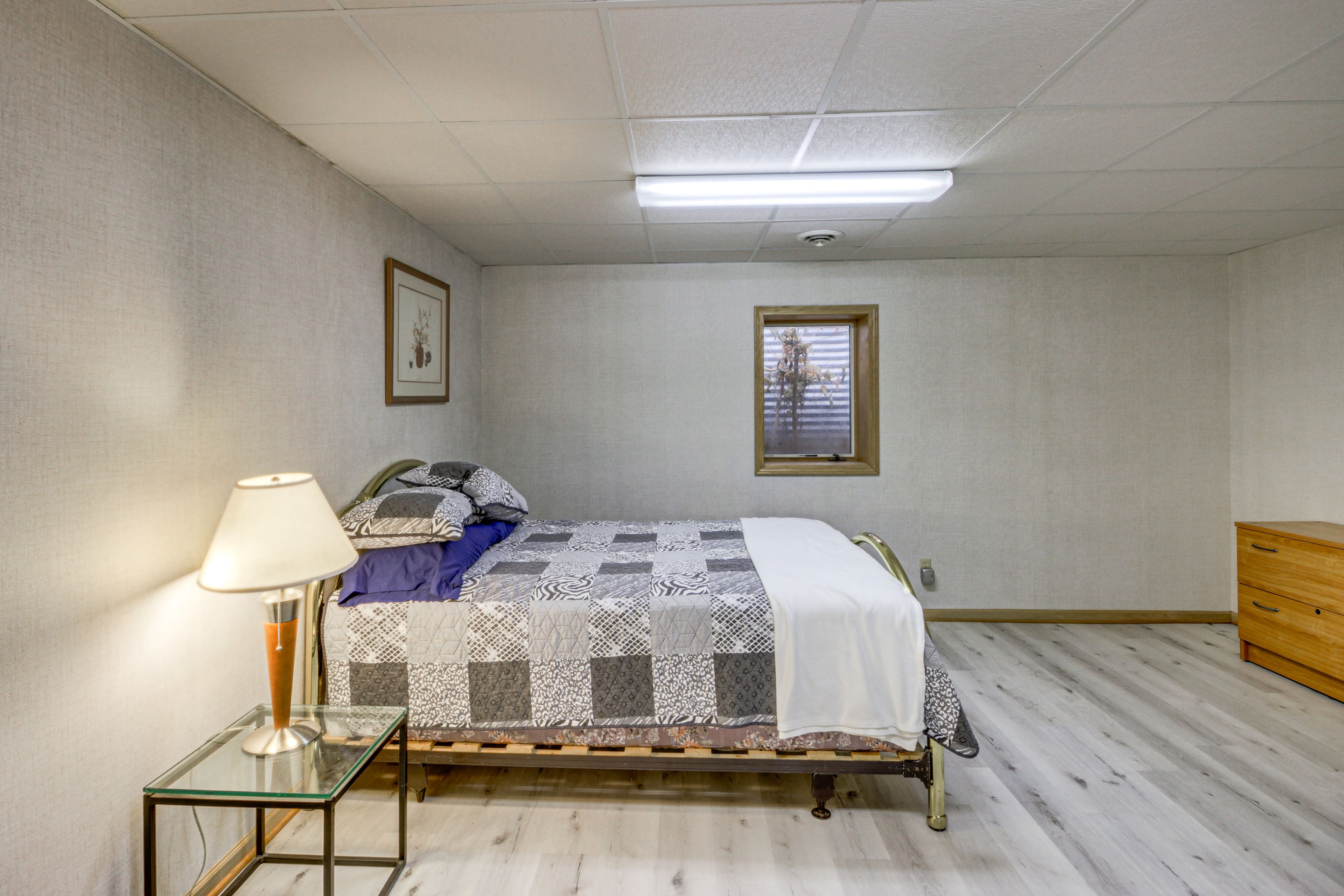 Bedroom 5 | Basement | Queen Bed