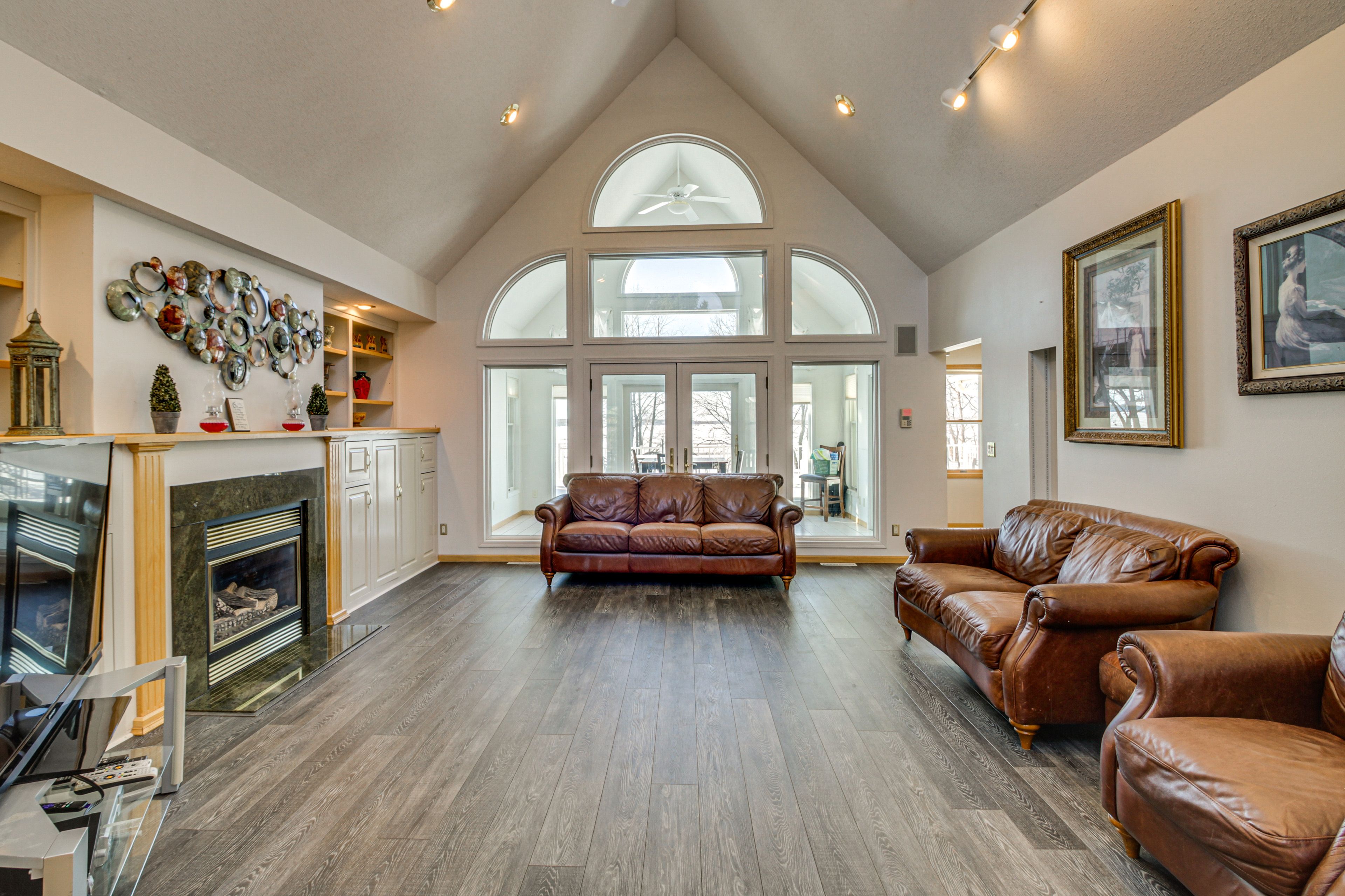 Alexandria Vacation Rental | 5BR | 3BA | 4,500 Sq Ft | 3 Steps Required