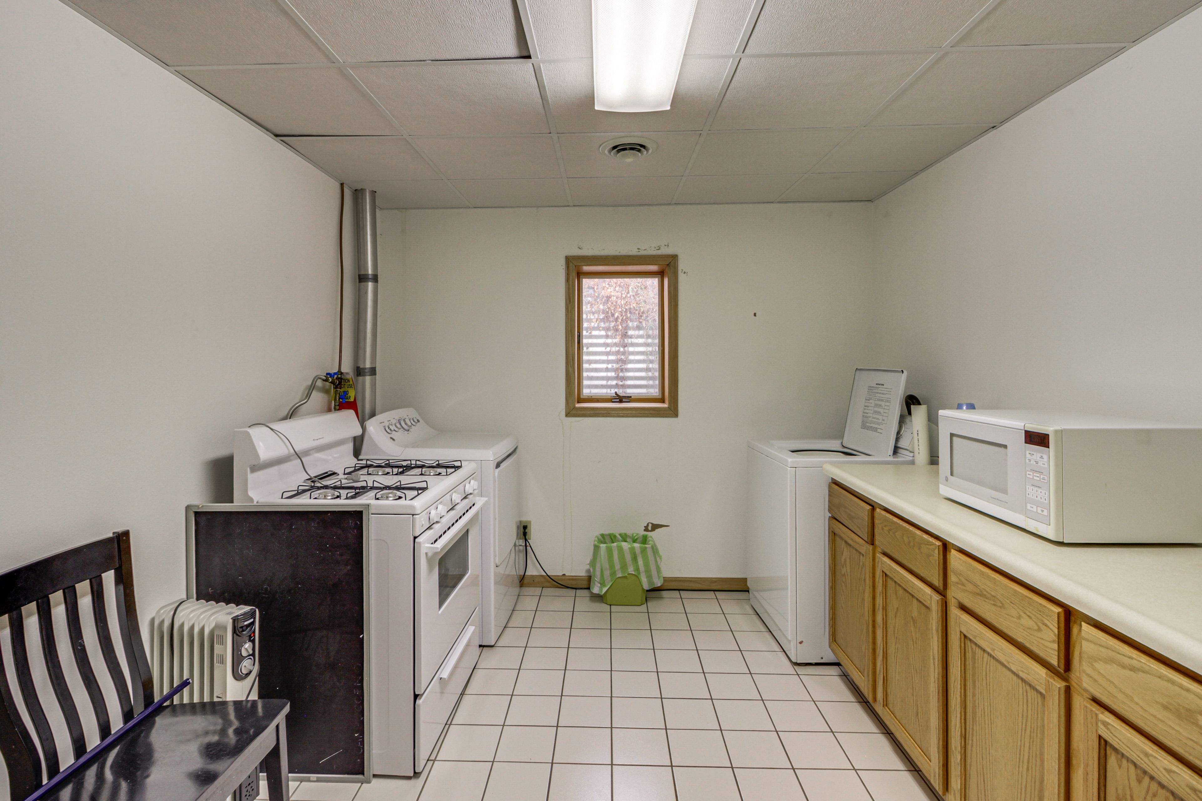 Laundry Room & Kitchenette | Basement | Washer/Dryer | Stove/Oven | Microwave