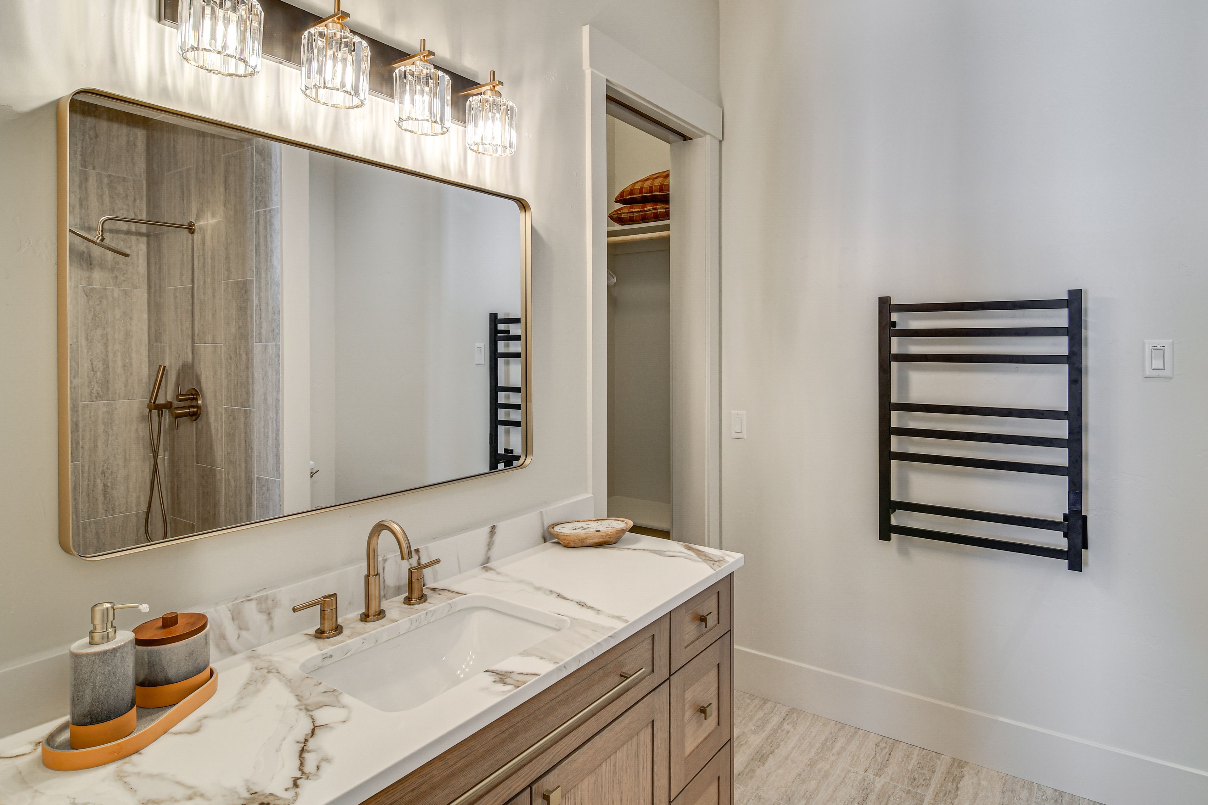 En-Suite Bathroom | 1st Floor