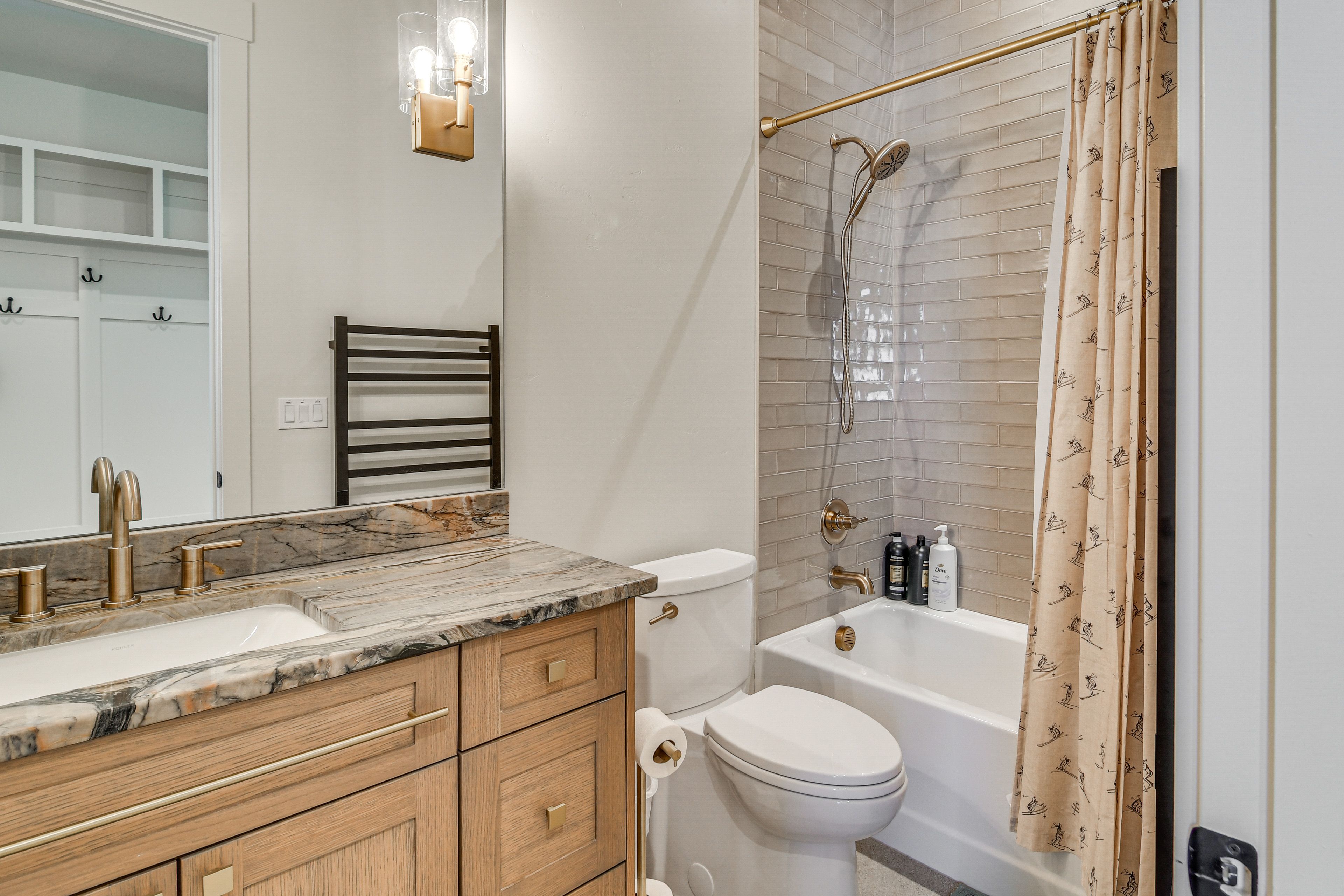 Full Bathroom | 1st Floor
