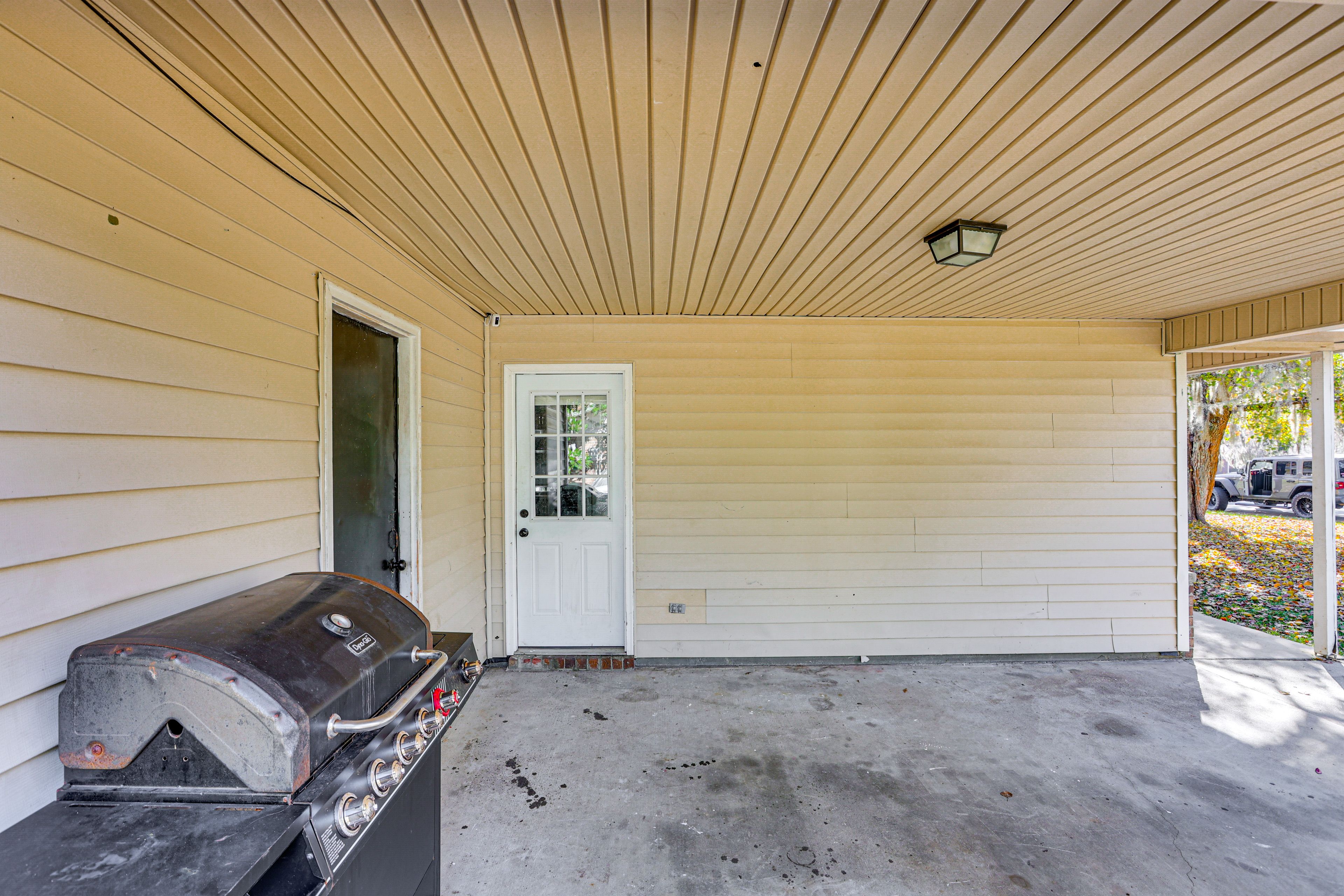 House Exterior | Gas Grill