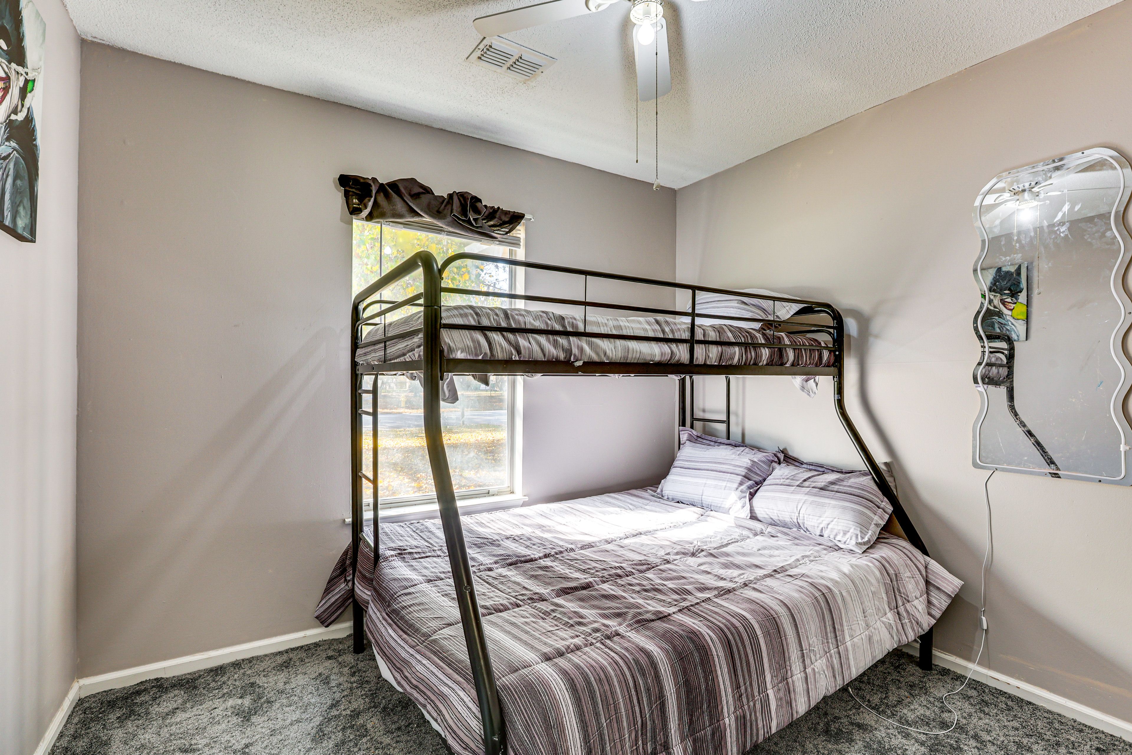 Bedroom 3 | Twin/Queen Bunk Bed | TV