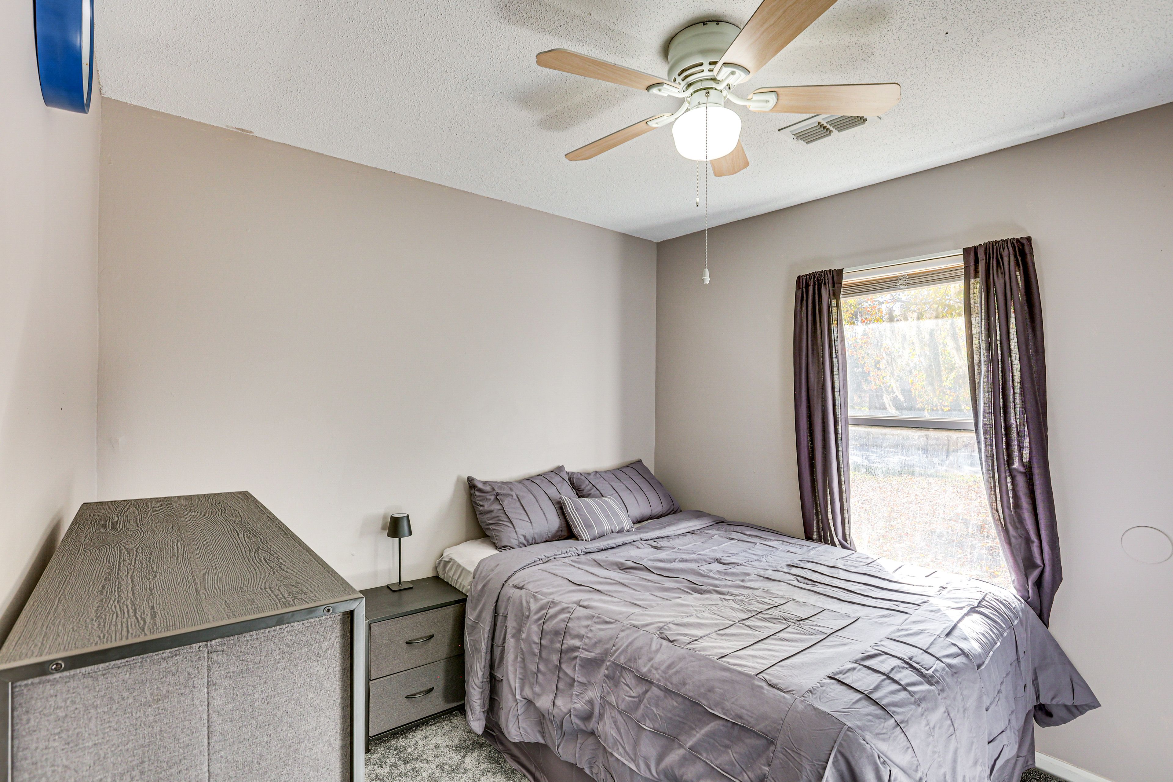 Bedroom 2 | Queen Bed