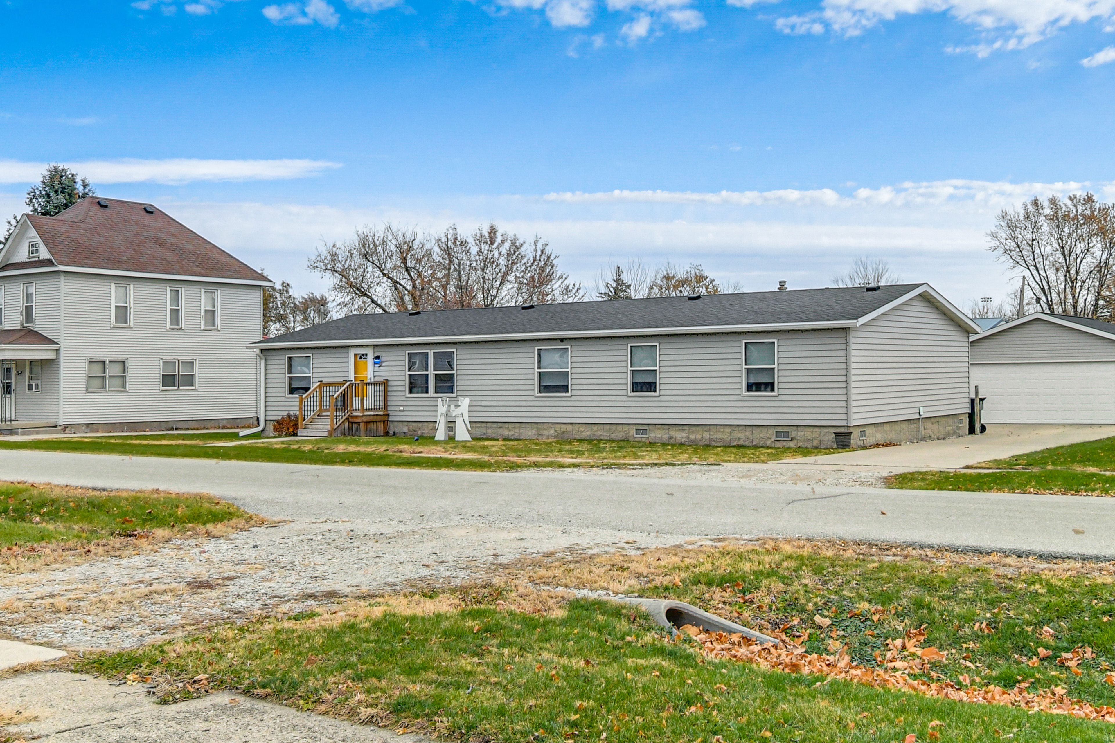 Parking | Driveway (1 Vehicle) | Free Street Parking