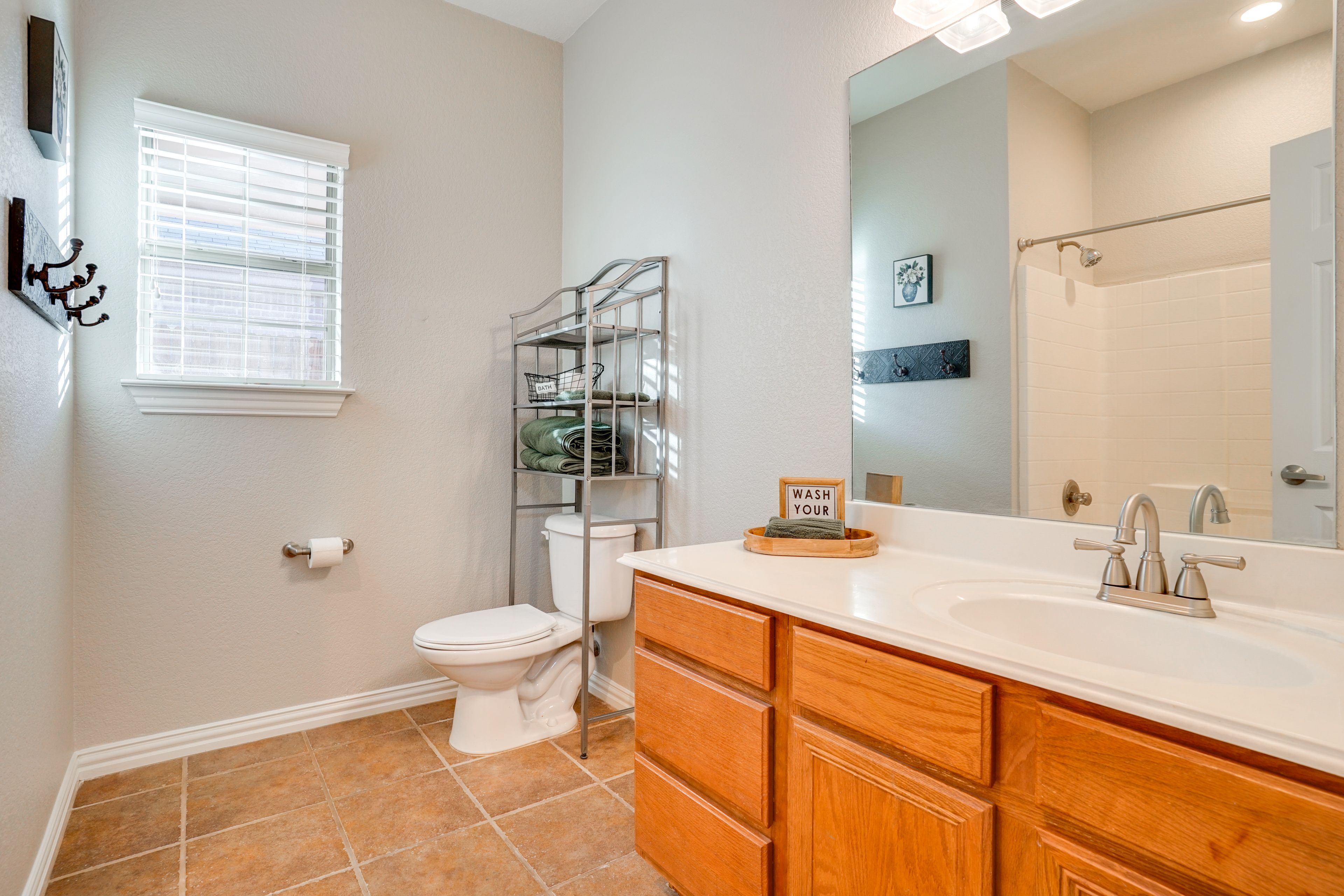 En-Suite Bathroom | Towels & Linens Provided