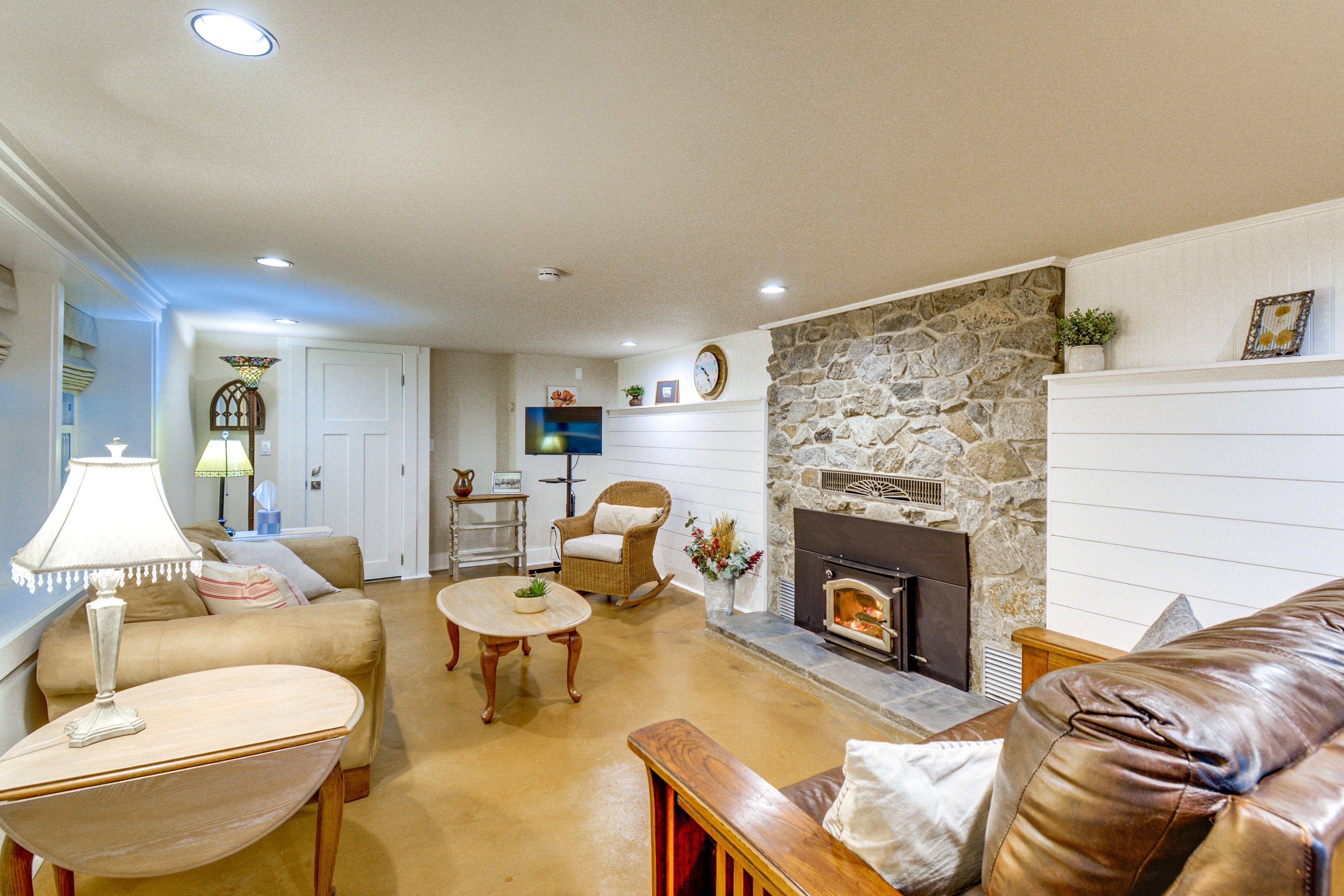 Living Room | Free WiFi | Central Heating | Smart TV