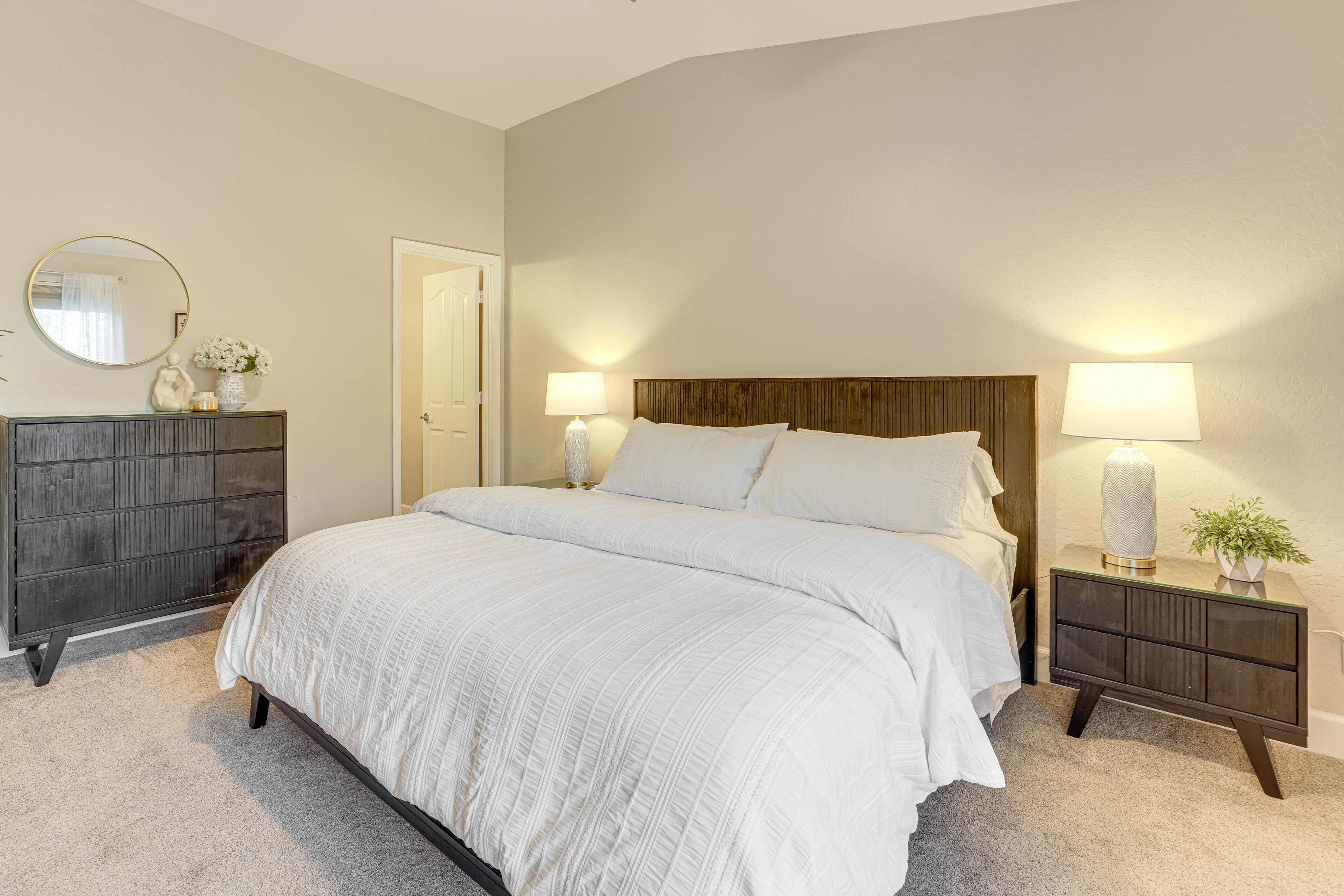 Bedroom 1 | King Bed | En-Suite Bathroom