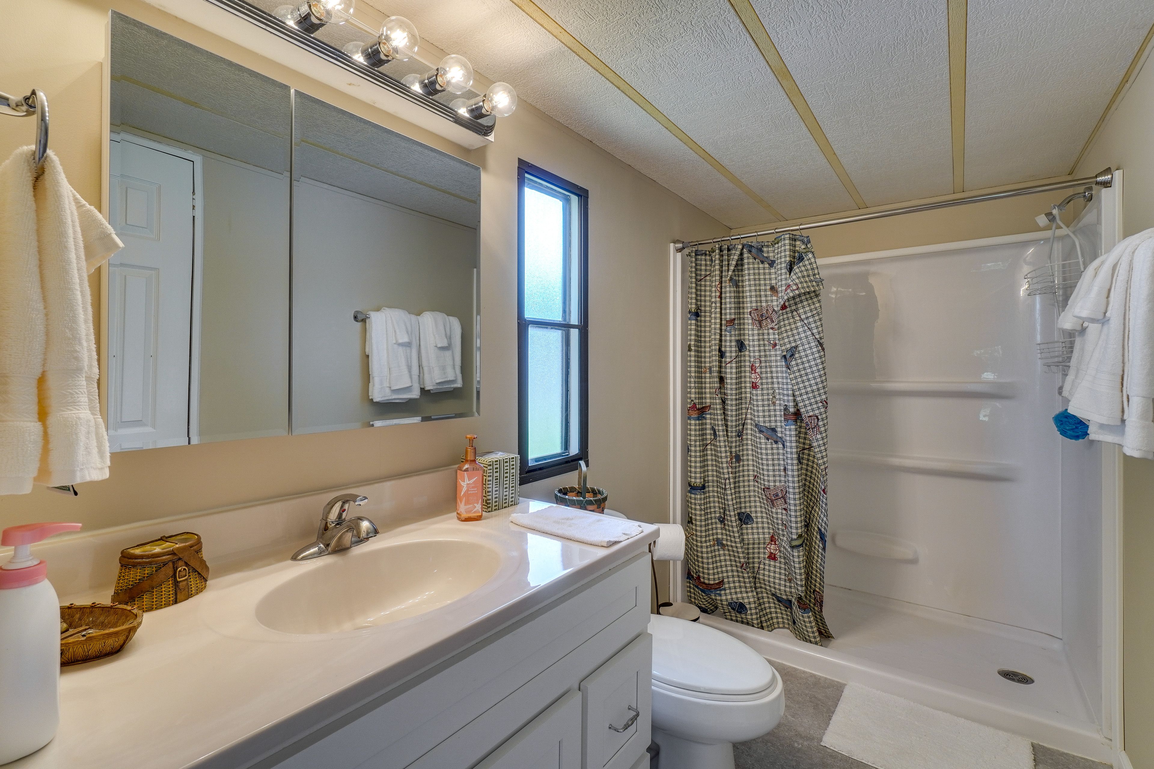Full Bathroom