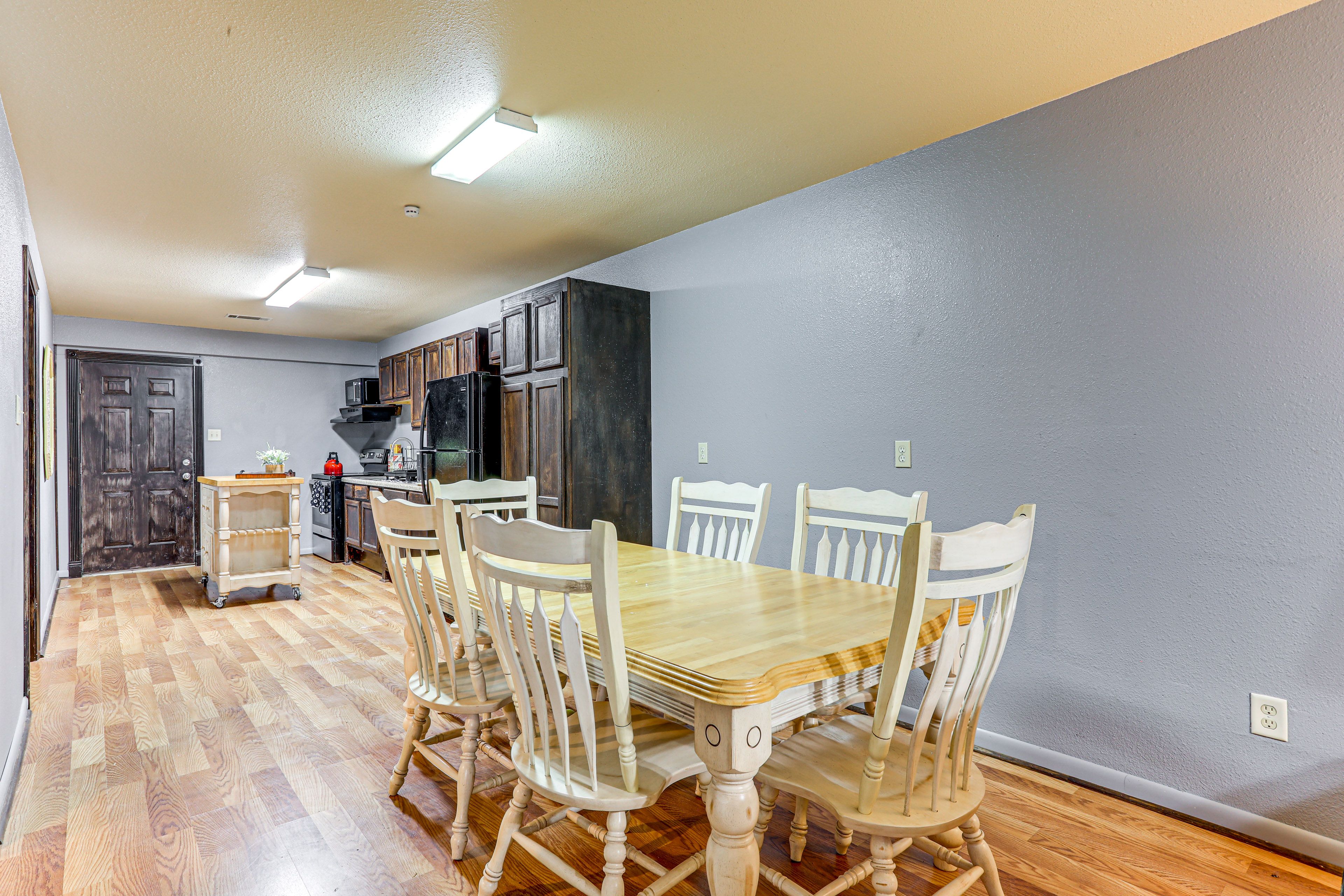 Dining Area | Dining Table | Dishware/Flatware