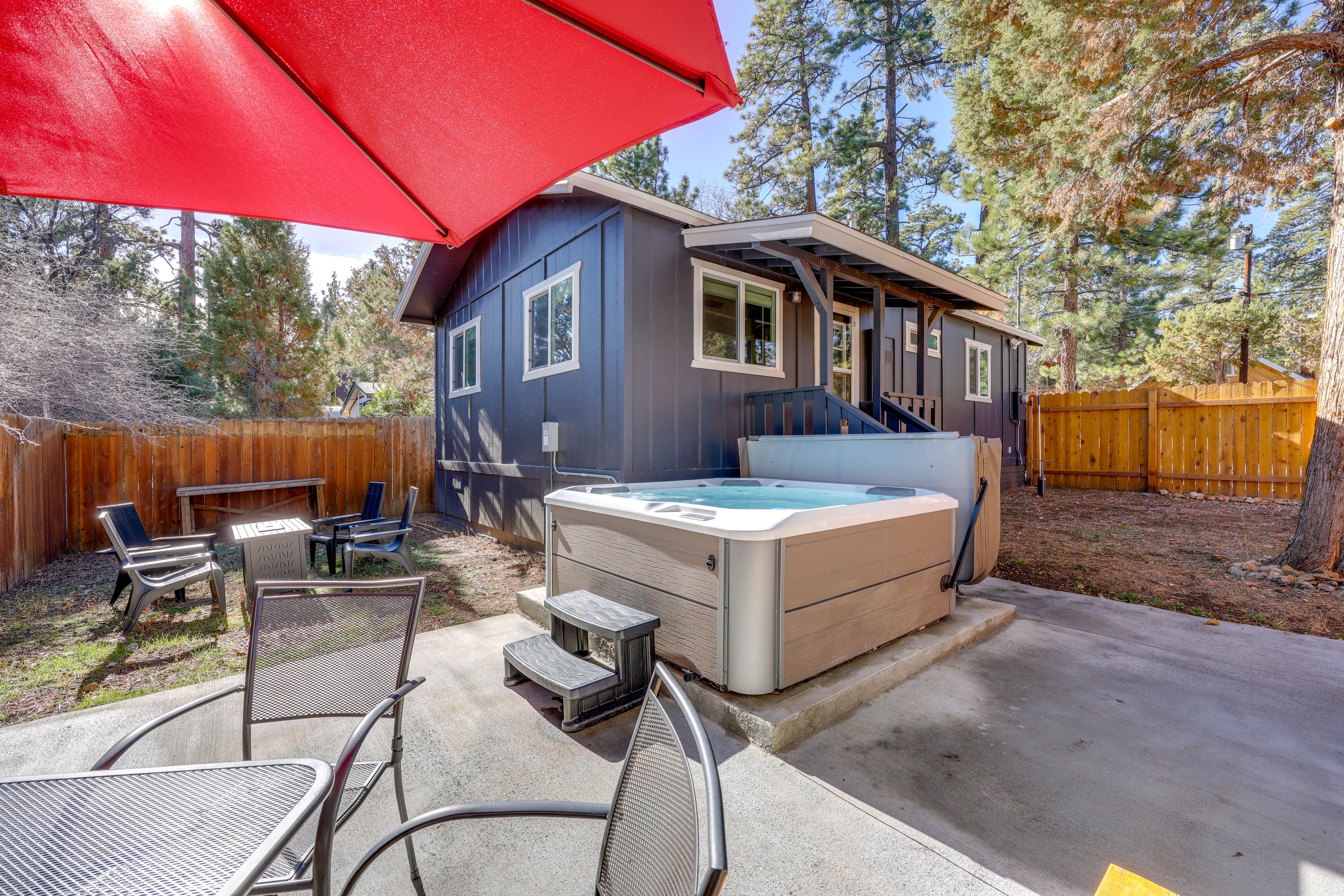 Big Bear Vacation Rental | 2BR | 1BA | 608 Sq Ft | 3 Steps Required