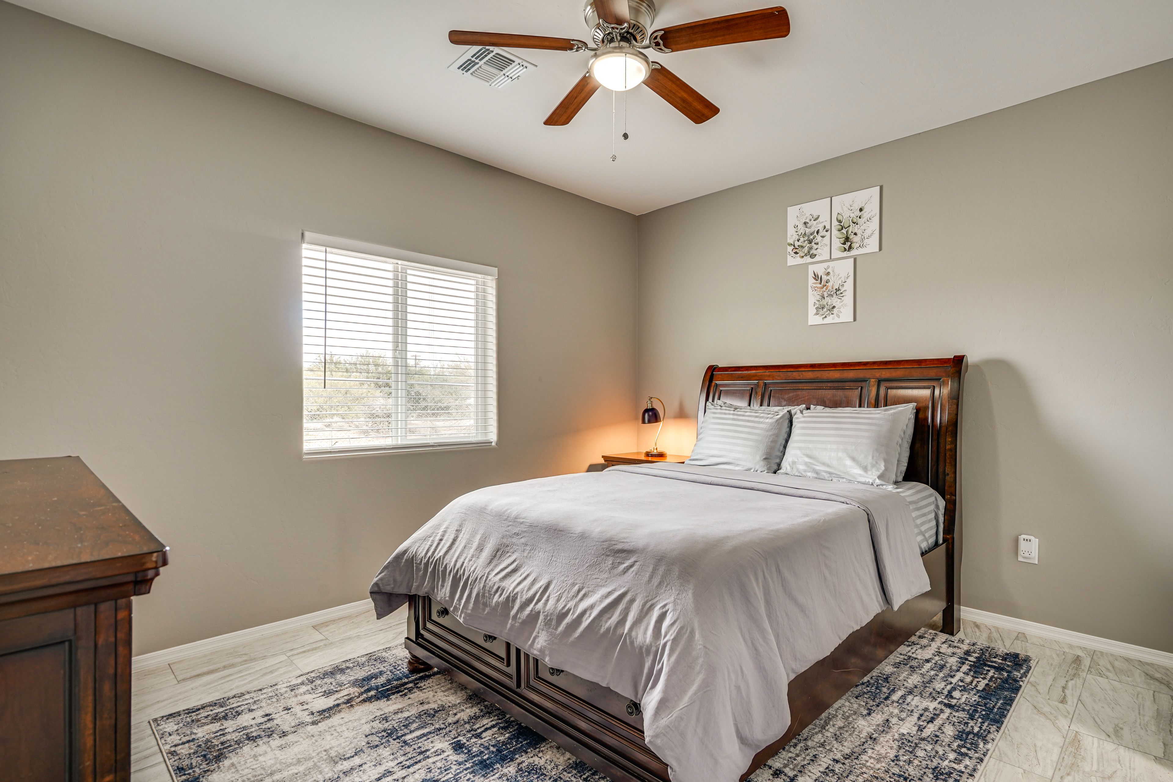 Bedroom 1 | Queen Bed