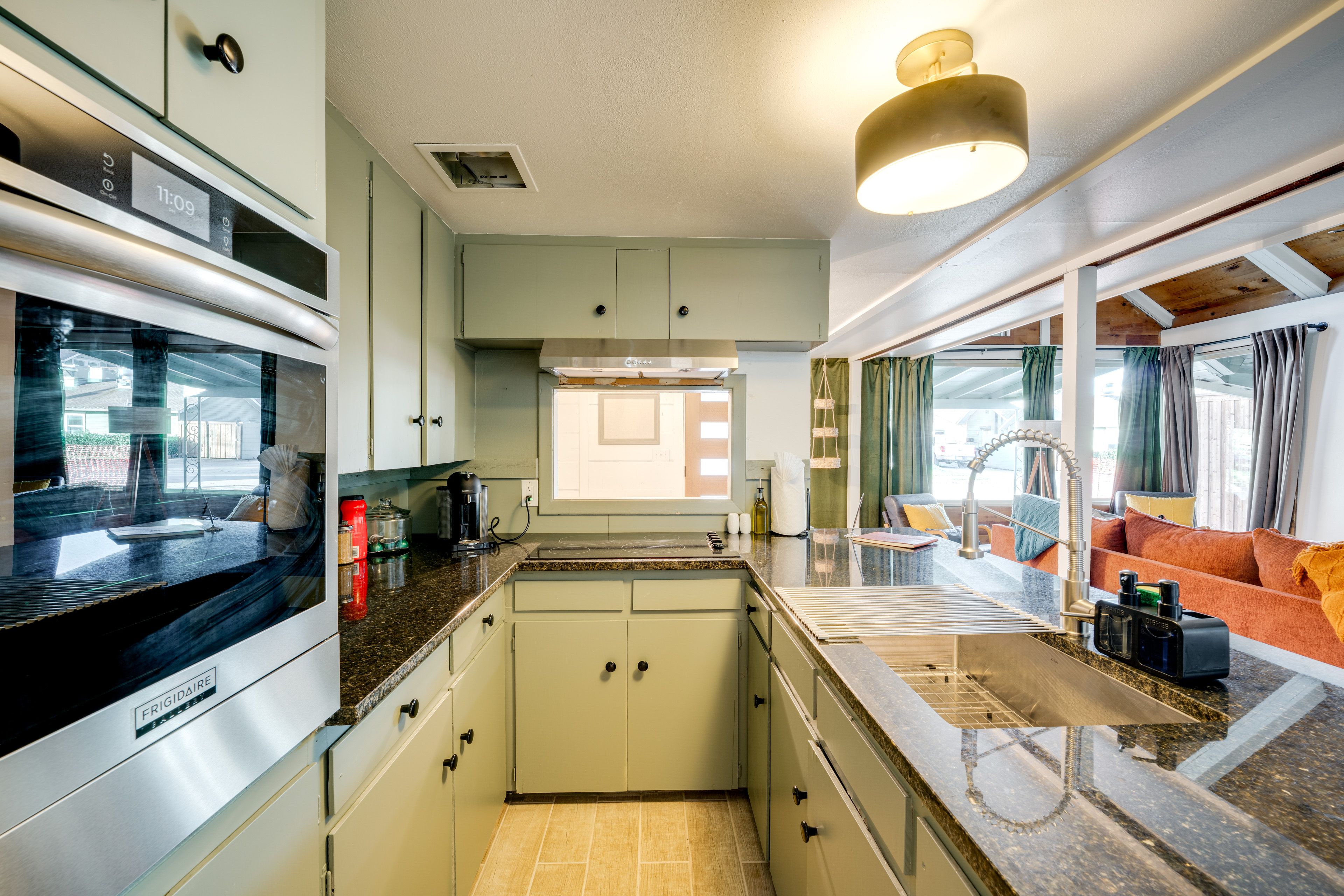 Kitchen | Main Floor