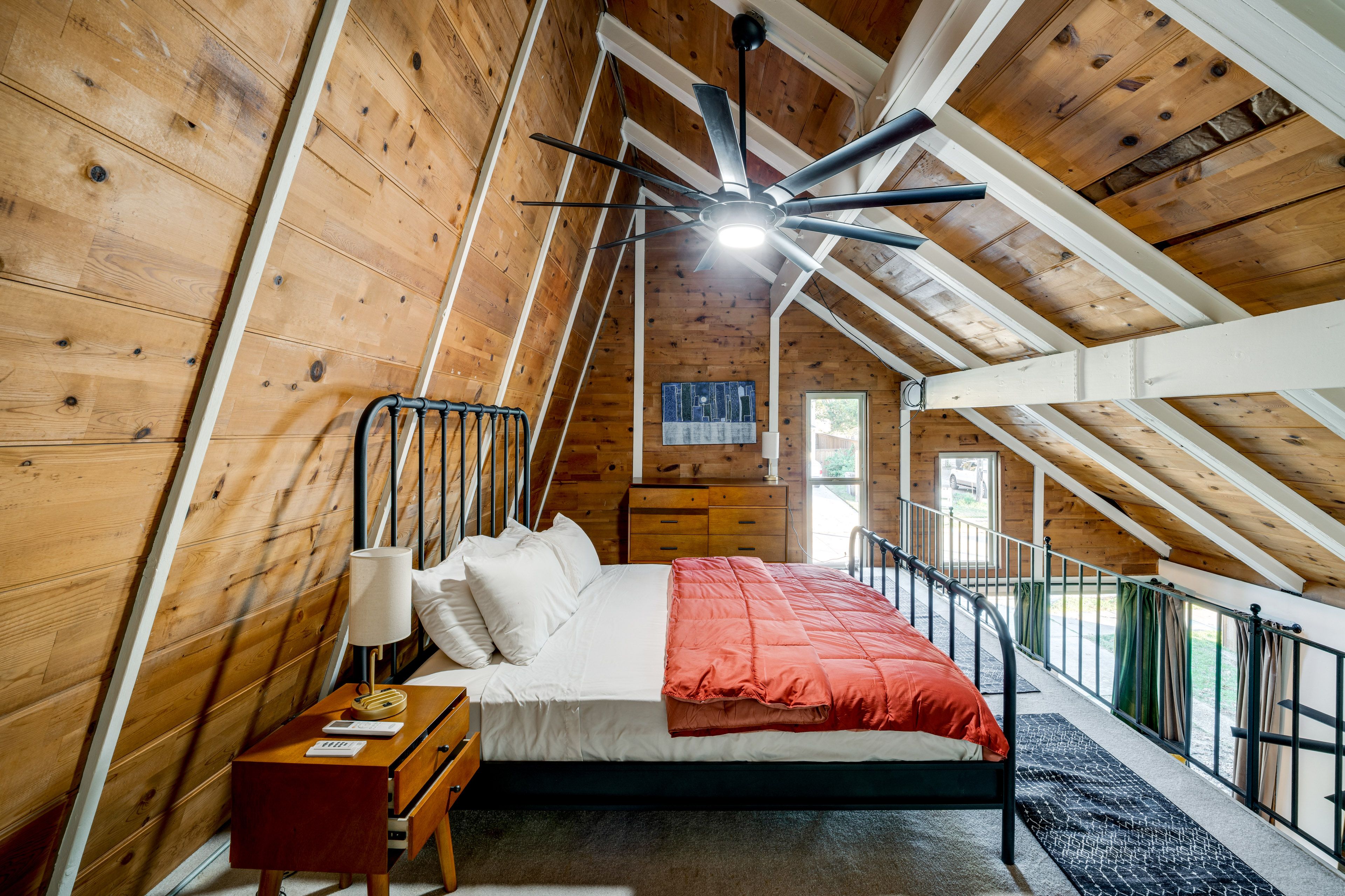 Bedroom (Loft) | King Bed