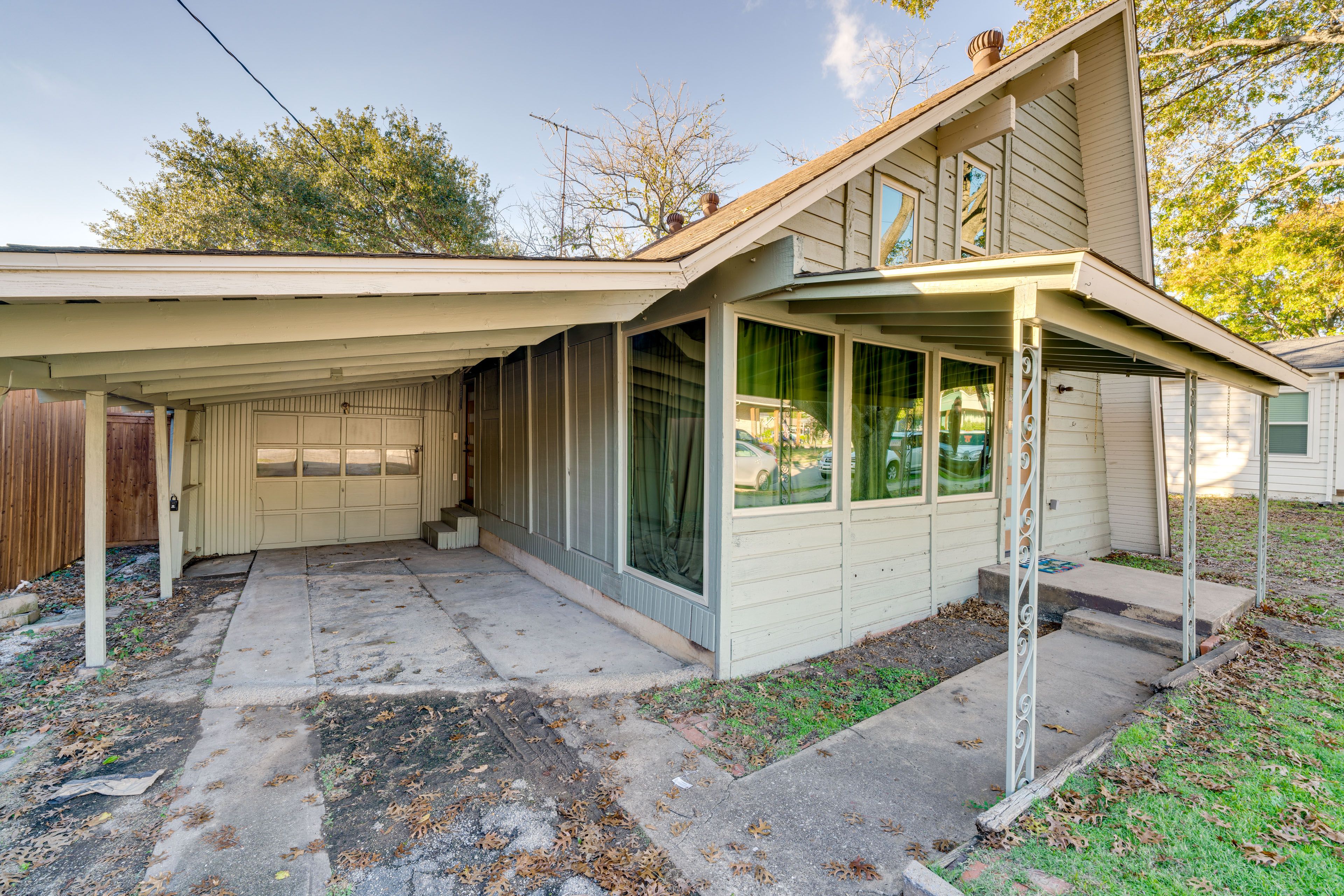 Parking | Carport (1 Vehicle) | Driveway (1 Vehicle)