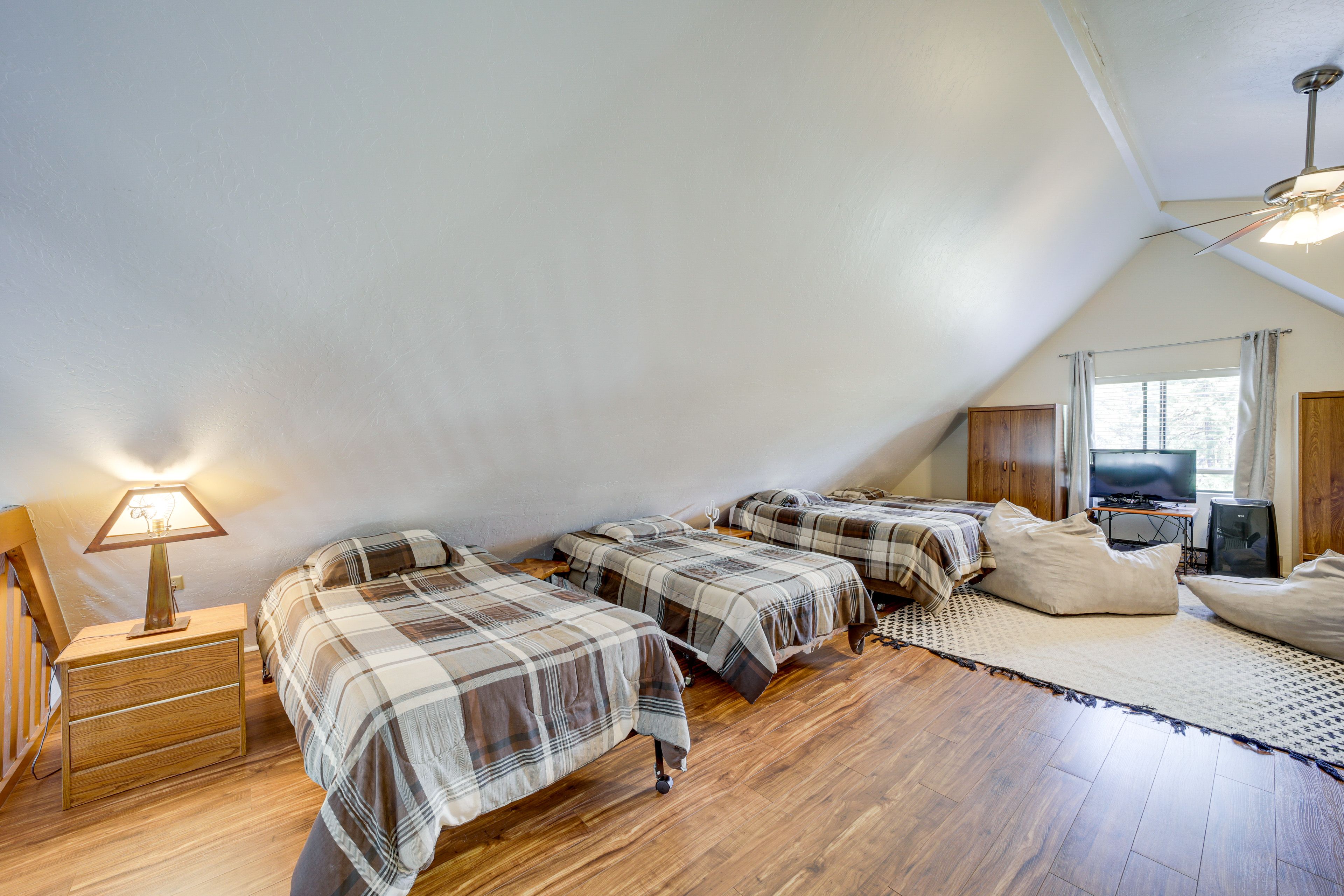 Loft | 2 Twin Beds | Queen Bed | 2nd Floor