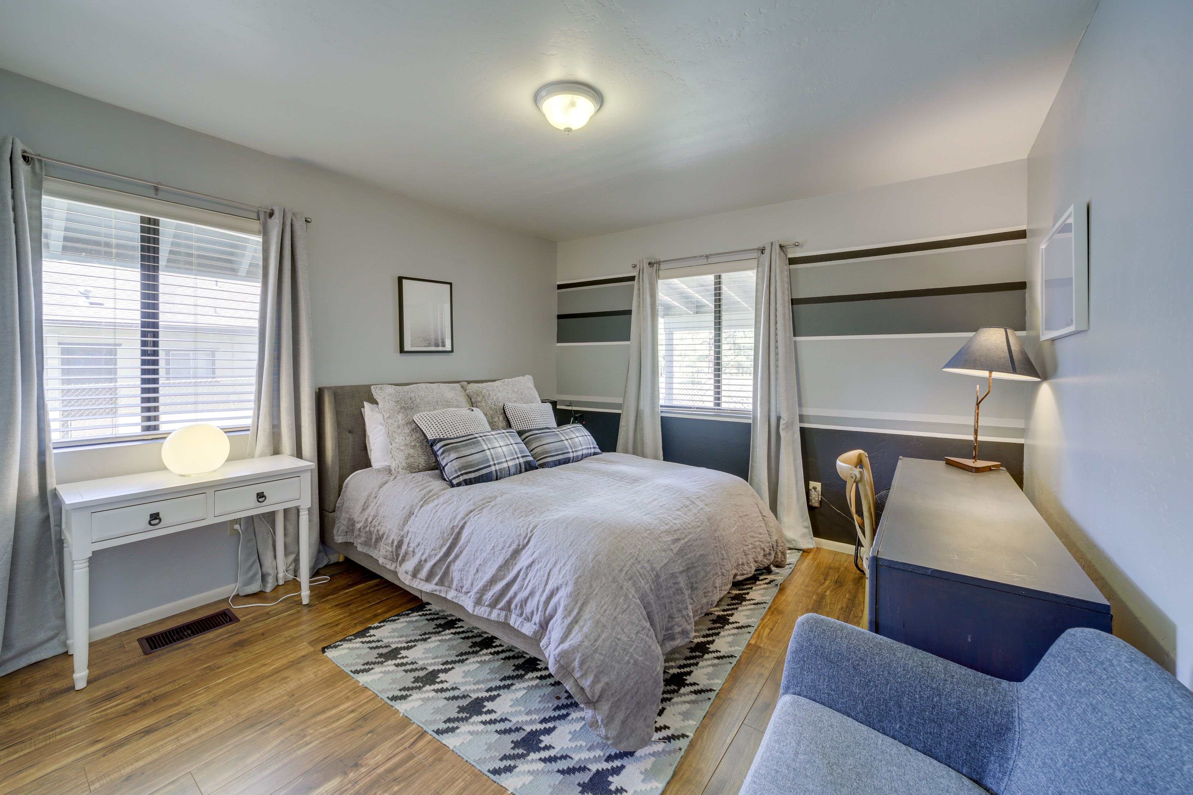 Bedroom 1 | Queen Bed | 1st Floor