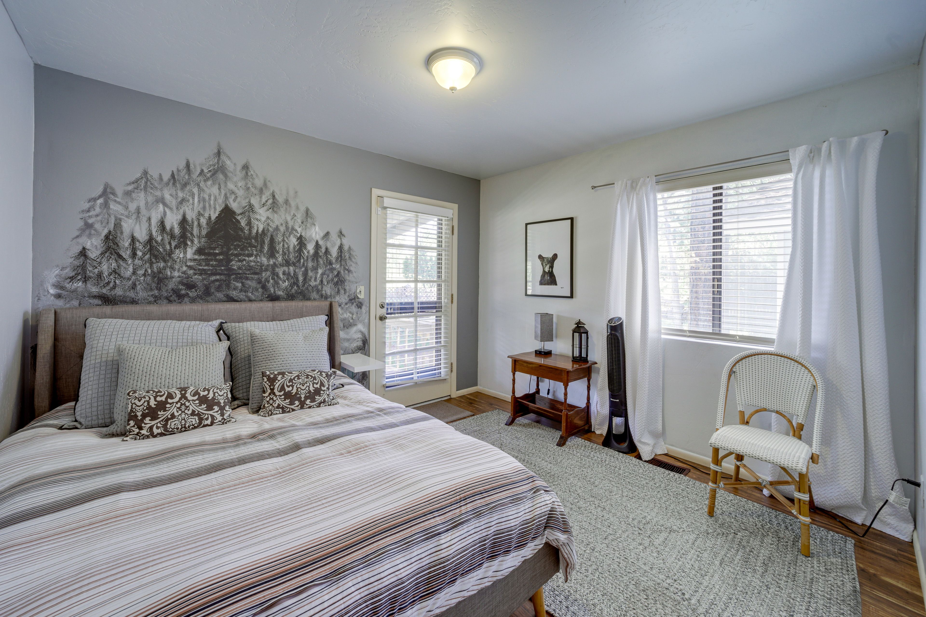 Bedroom 2 | Queen Bed | 1st Floor