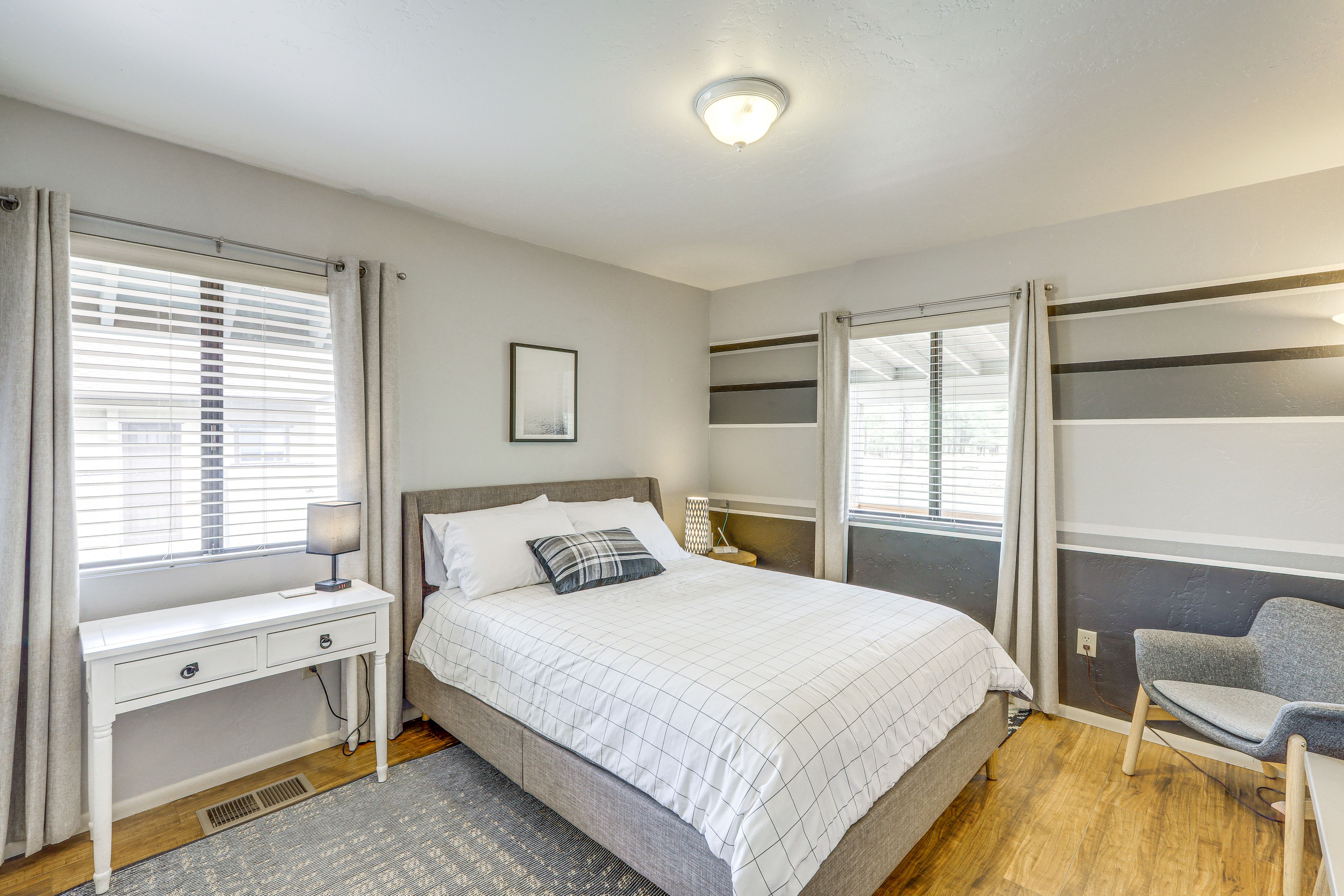 Bedroom 1 | Queen Bed | 1st Floor