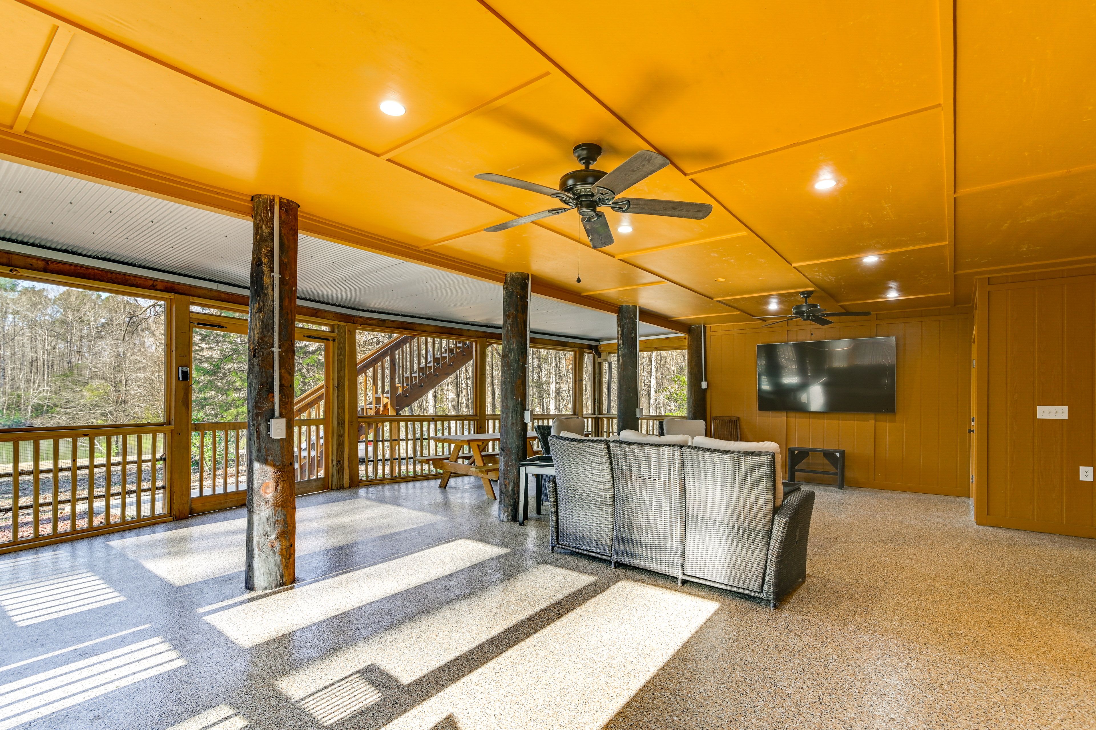 Screened Patio | Dining Area | Charcoal Grill | Prep Area